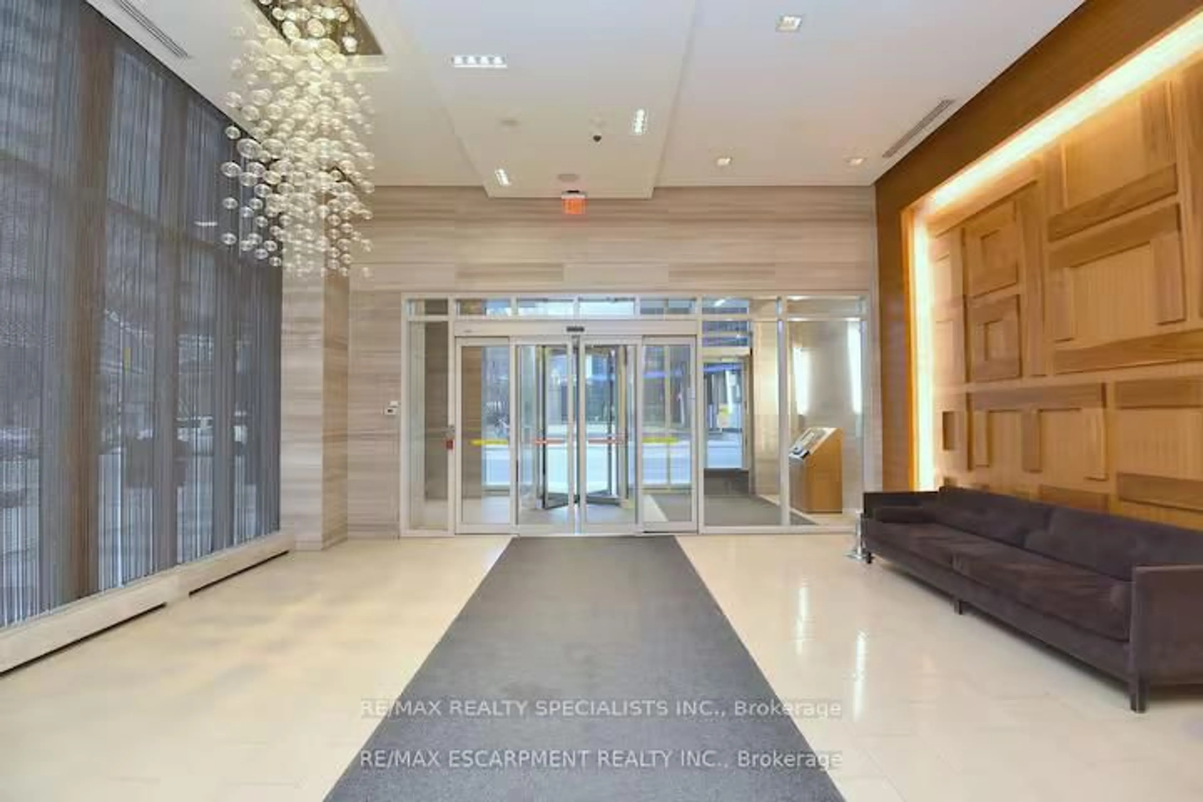 Indoor foyer for 300 Front St #304, Toronto Ontario M5V 0E9