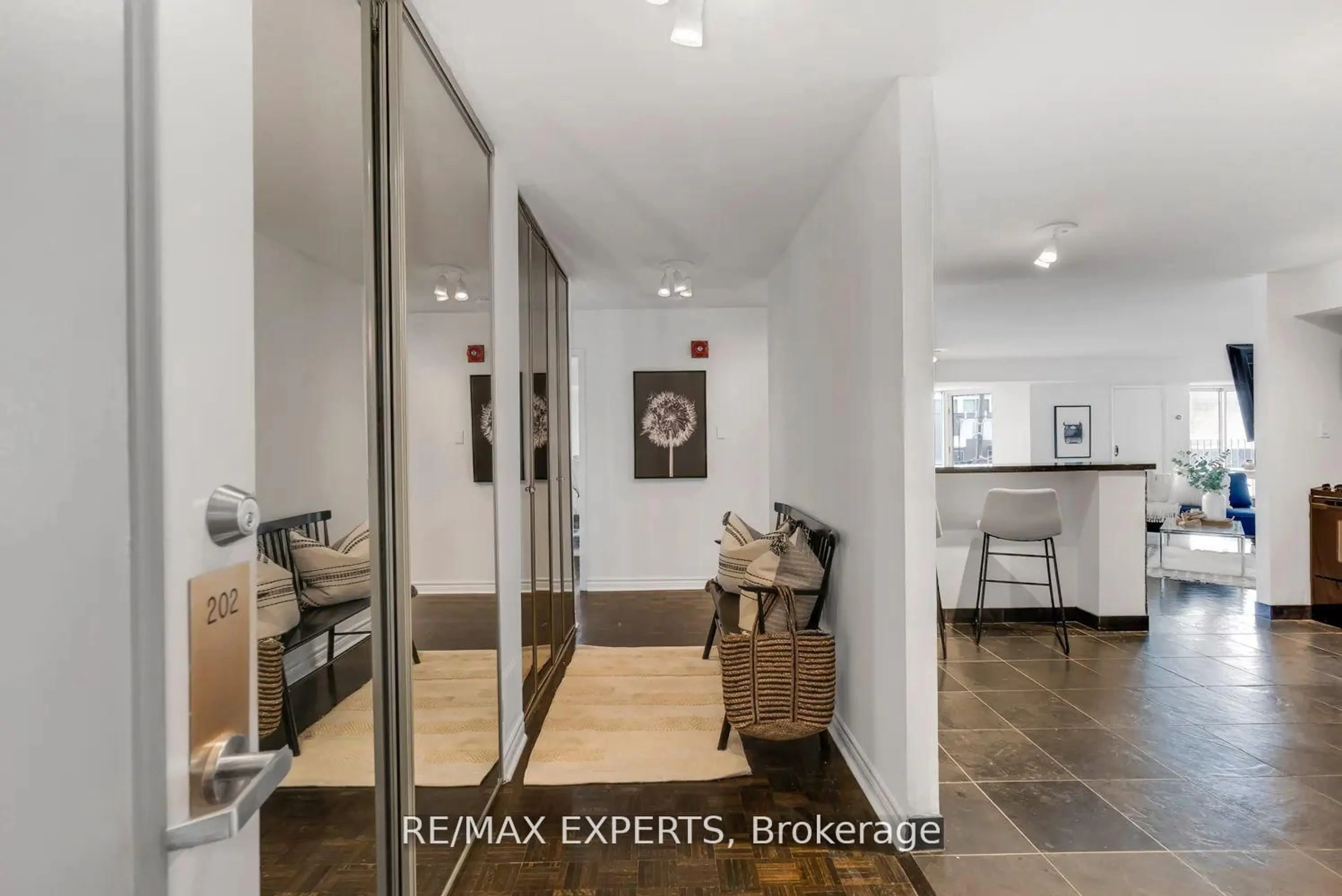Indoor entryway for 70 Elmsthorpe Ave #202, Toronto Ontario M5P 2L7