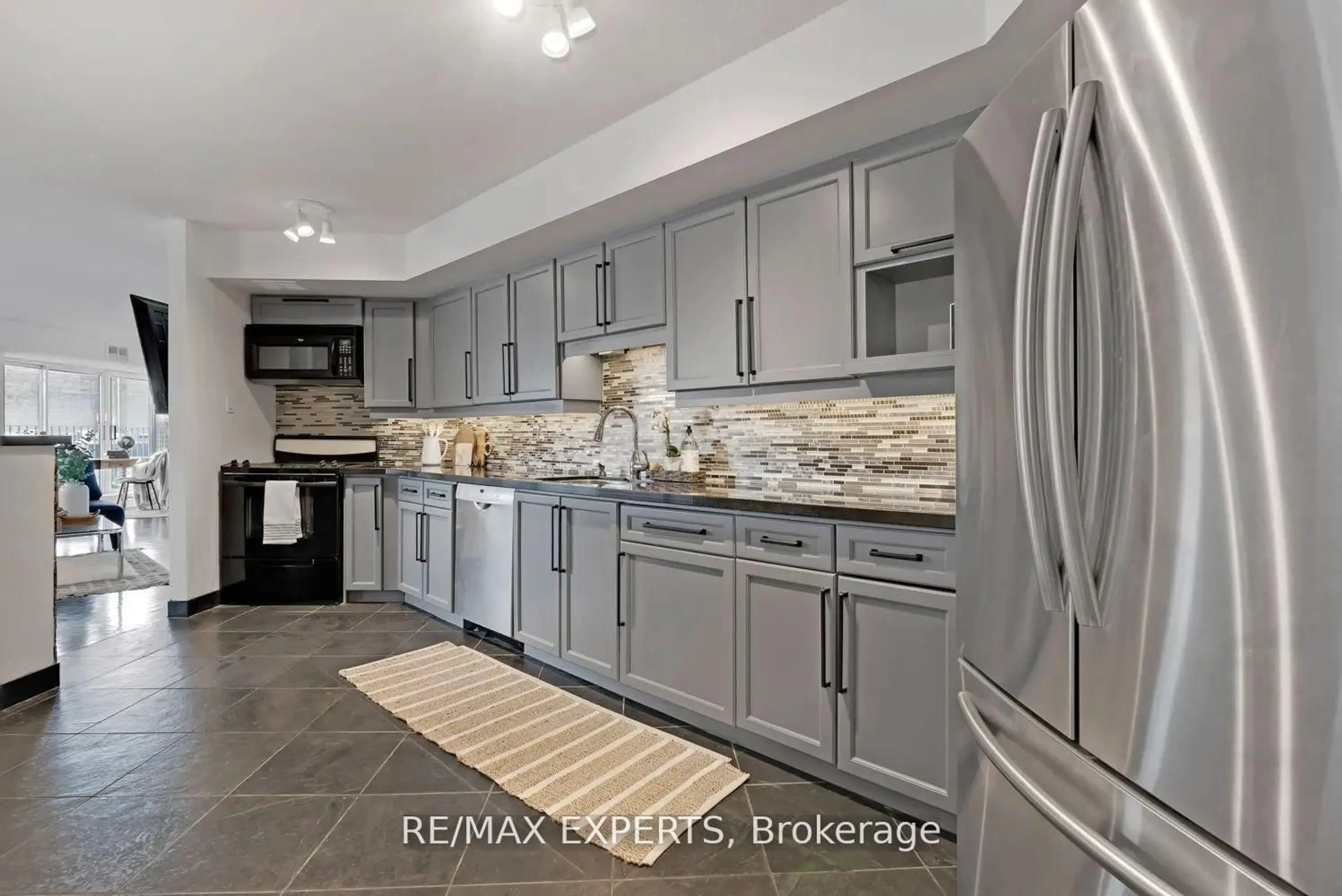 Open concept kitchen, ceramic/tile floor for 70 Elmsthorpe Ave #202, Toronto Ontario M5P 2L7