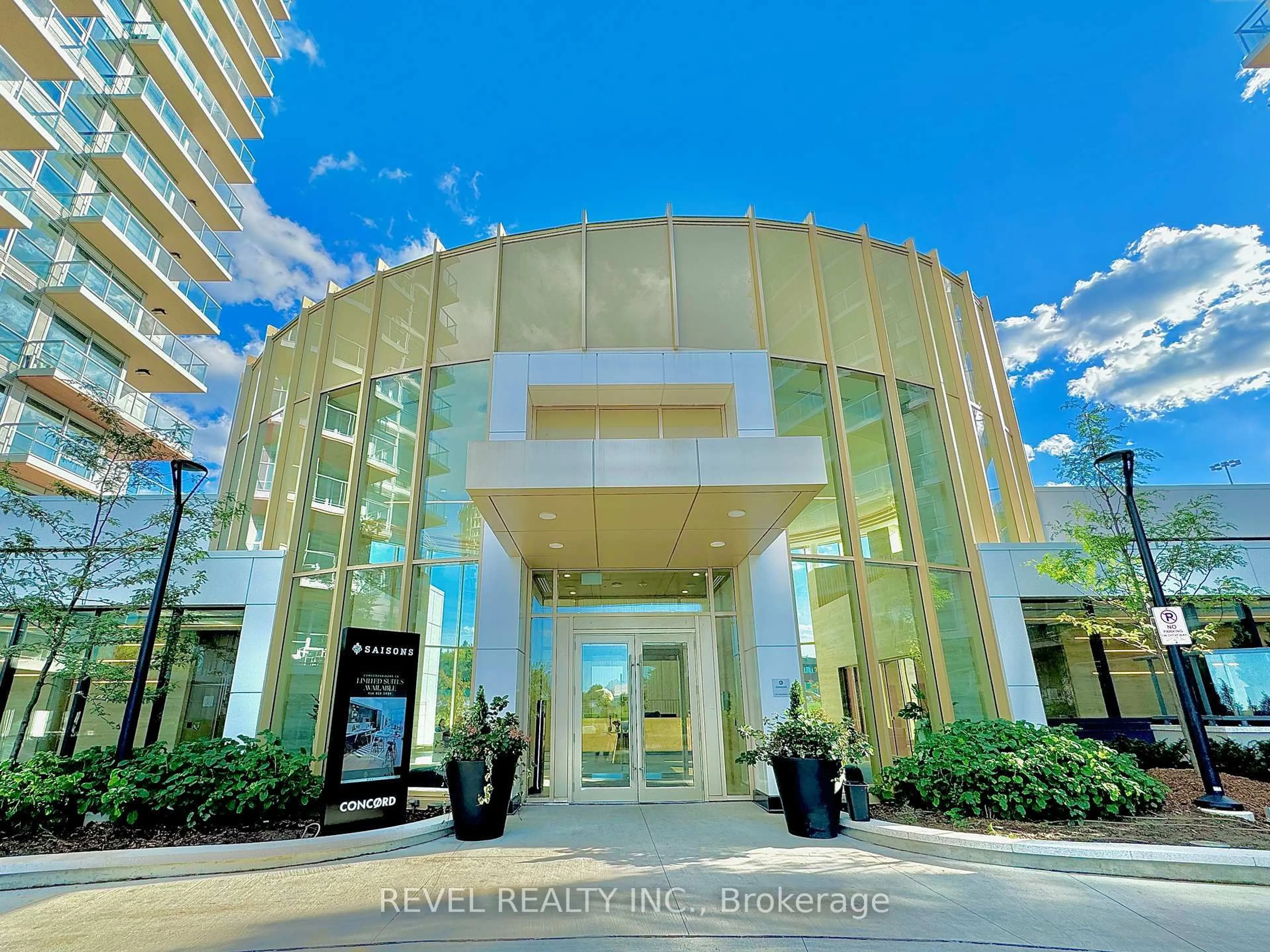 Indoor foyer for 25 McMahon Dr #1902, Toronto Ontario M2K 0J1
