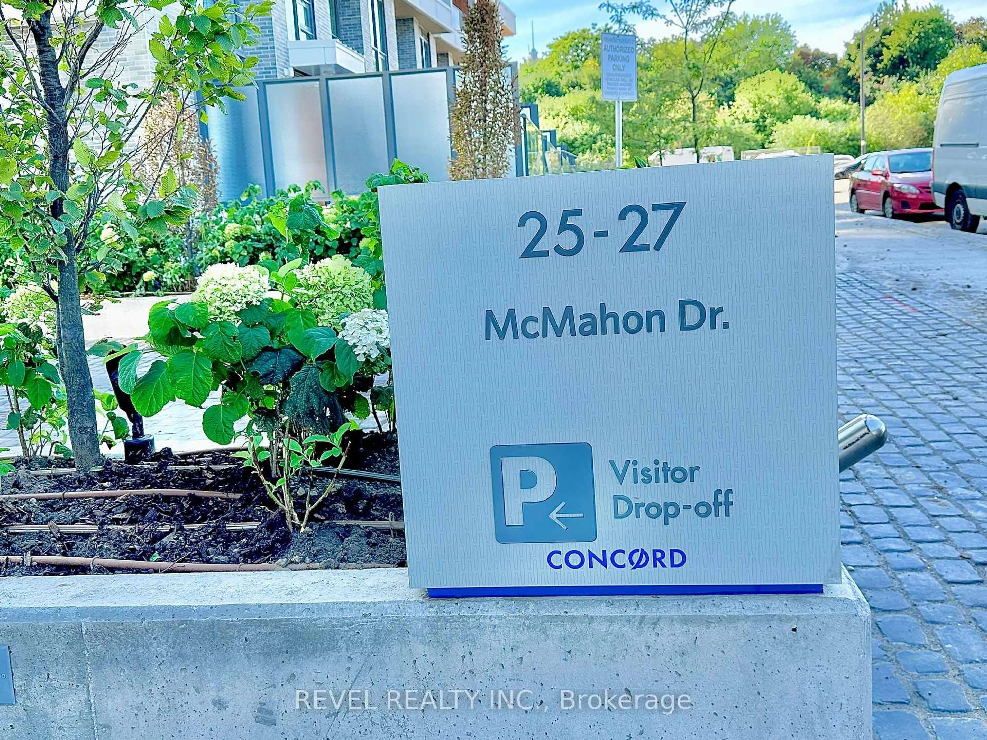 Indoor foyer for 25 McMahon Dr #1902, Toronto Ontario M2K 0J1