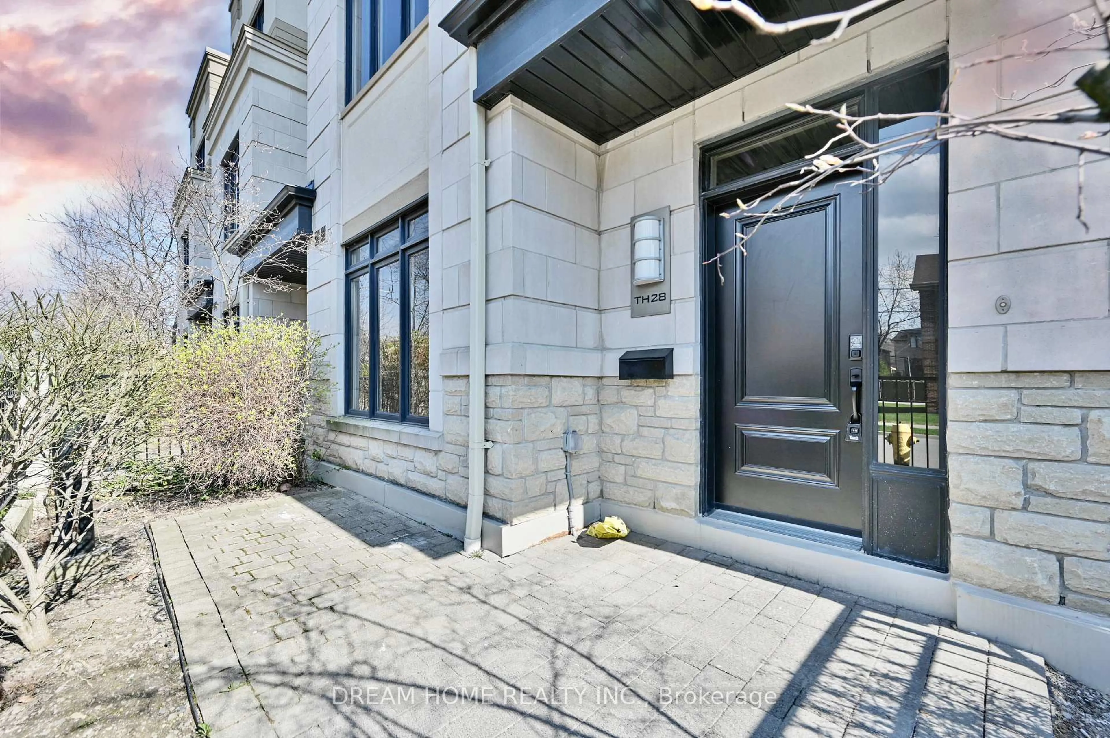 Unknown for 9 Oakburn Cres #Th 28, Toronto Ontario M2N 2T5