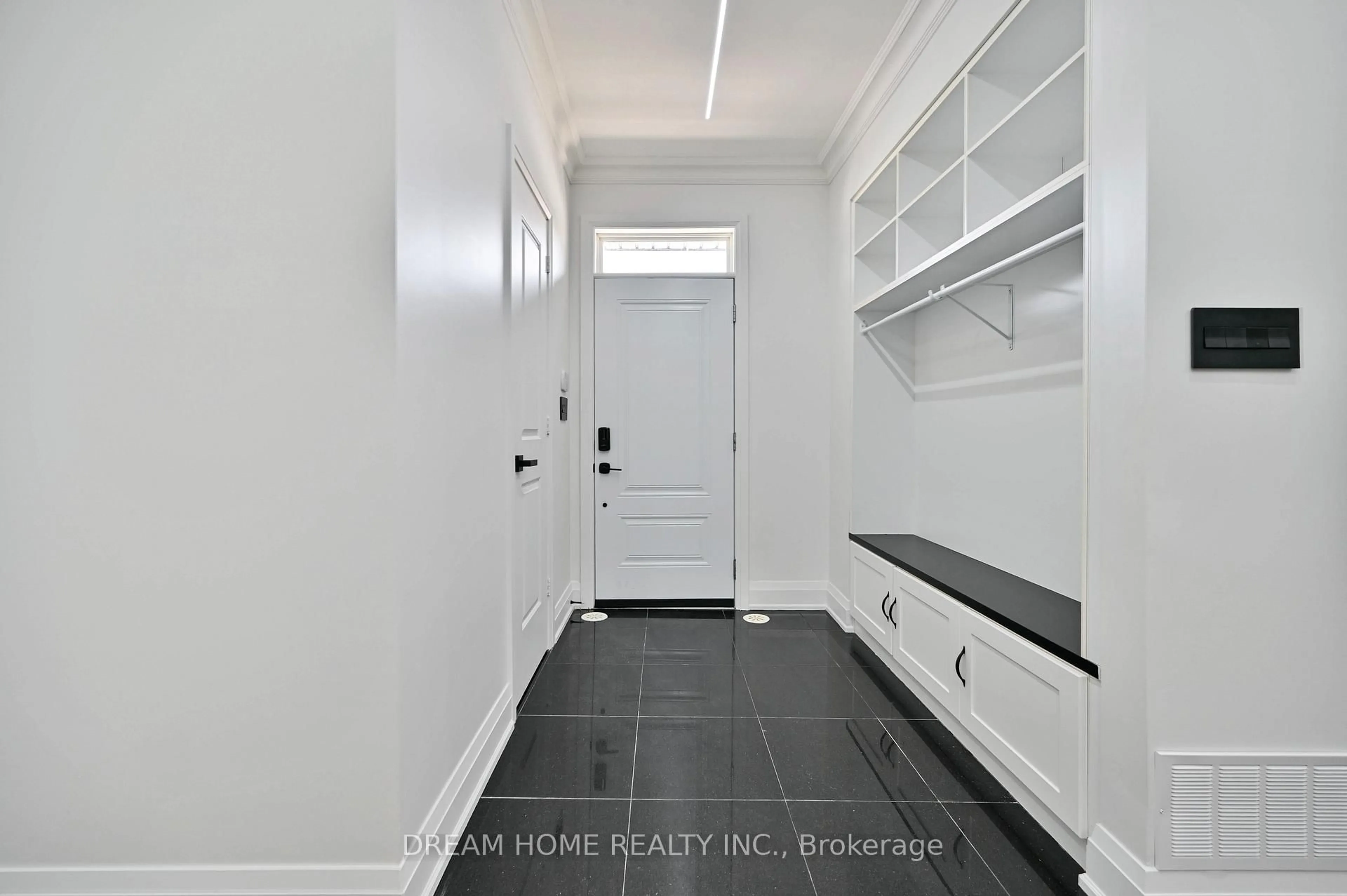 Indoor entryway for 9 Oakburn Cres #Th 28, Toronto Ontario M2N 2T5