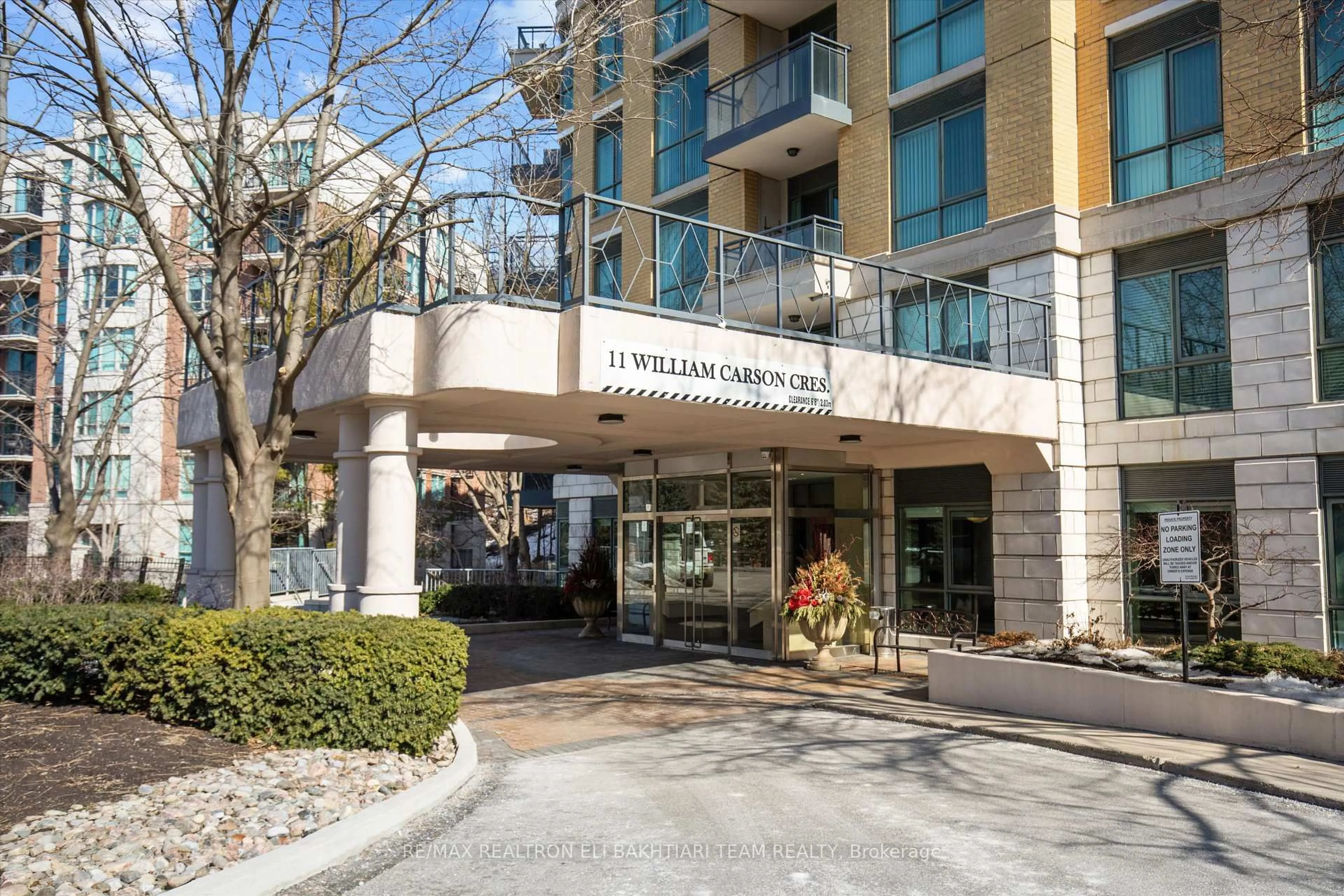 Indoor foyer for 11 William Carson Cres #618, Toronto Ontario M2P 2G1