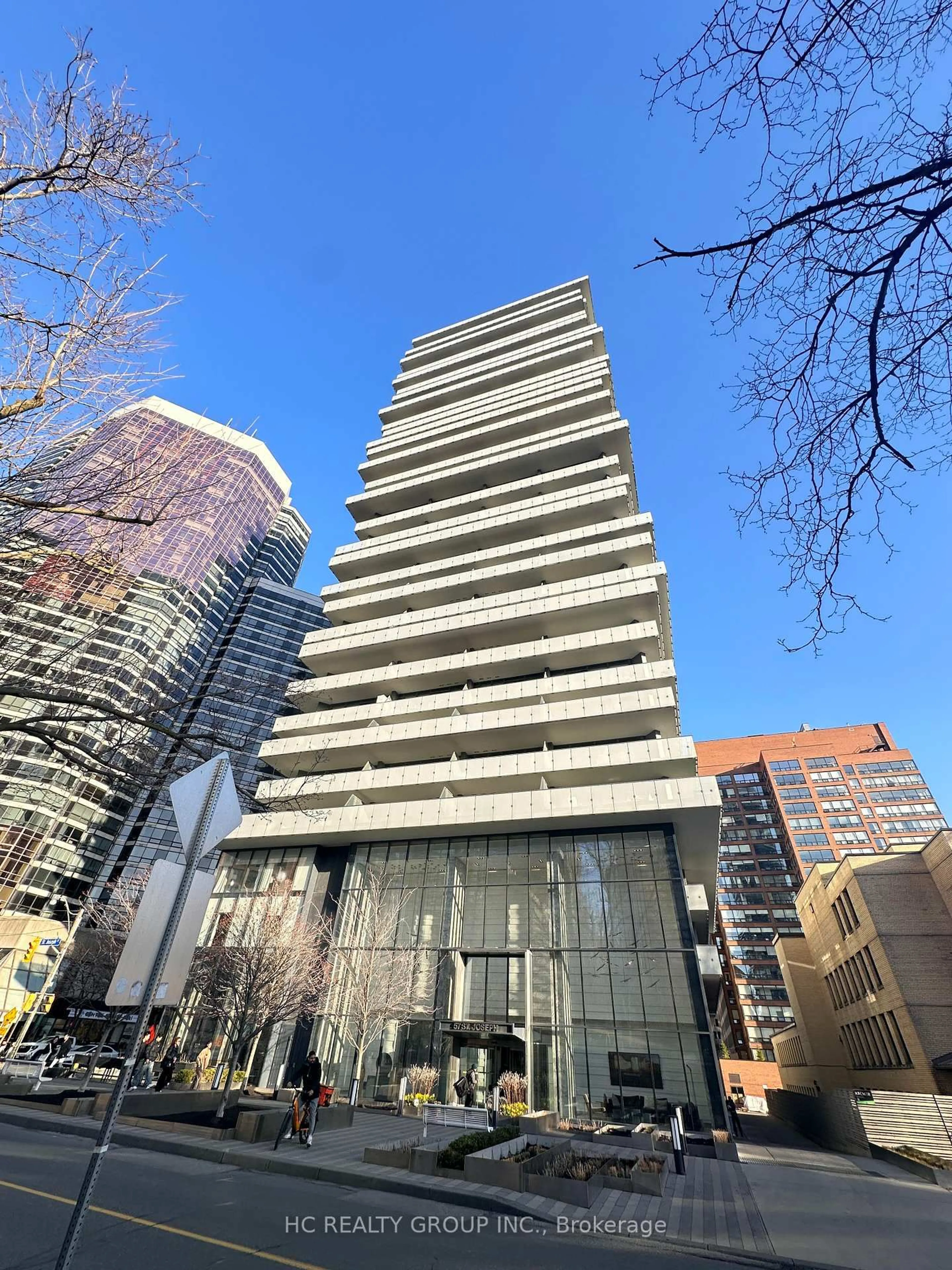 Indoor foyer for 57 St Joseph St #1706, Toronto Ontario M5S 0C5