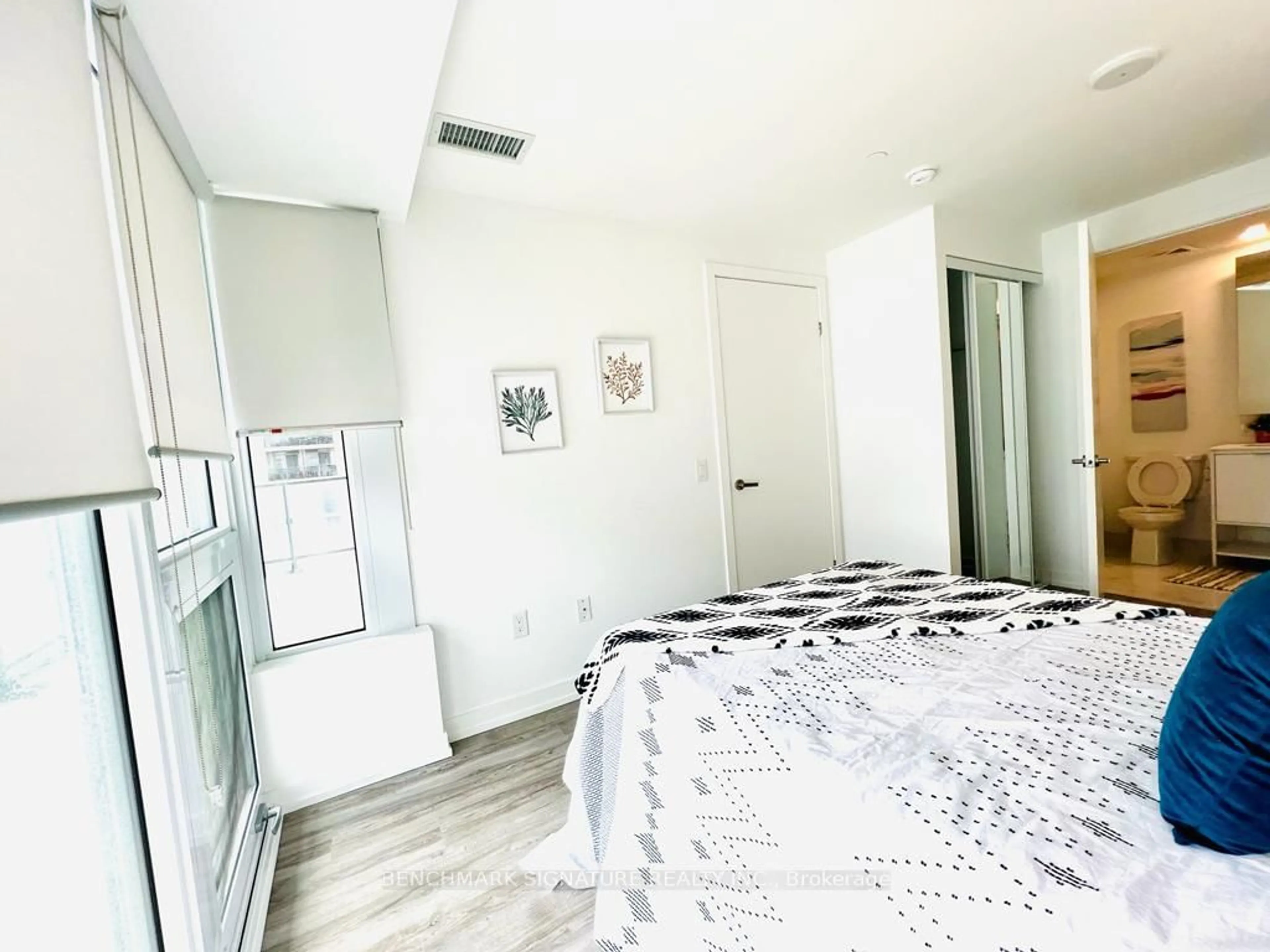 A pic of a room for 77 Shuter St #802, Toronto Ontario M5B 0B8