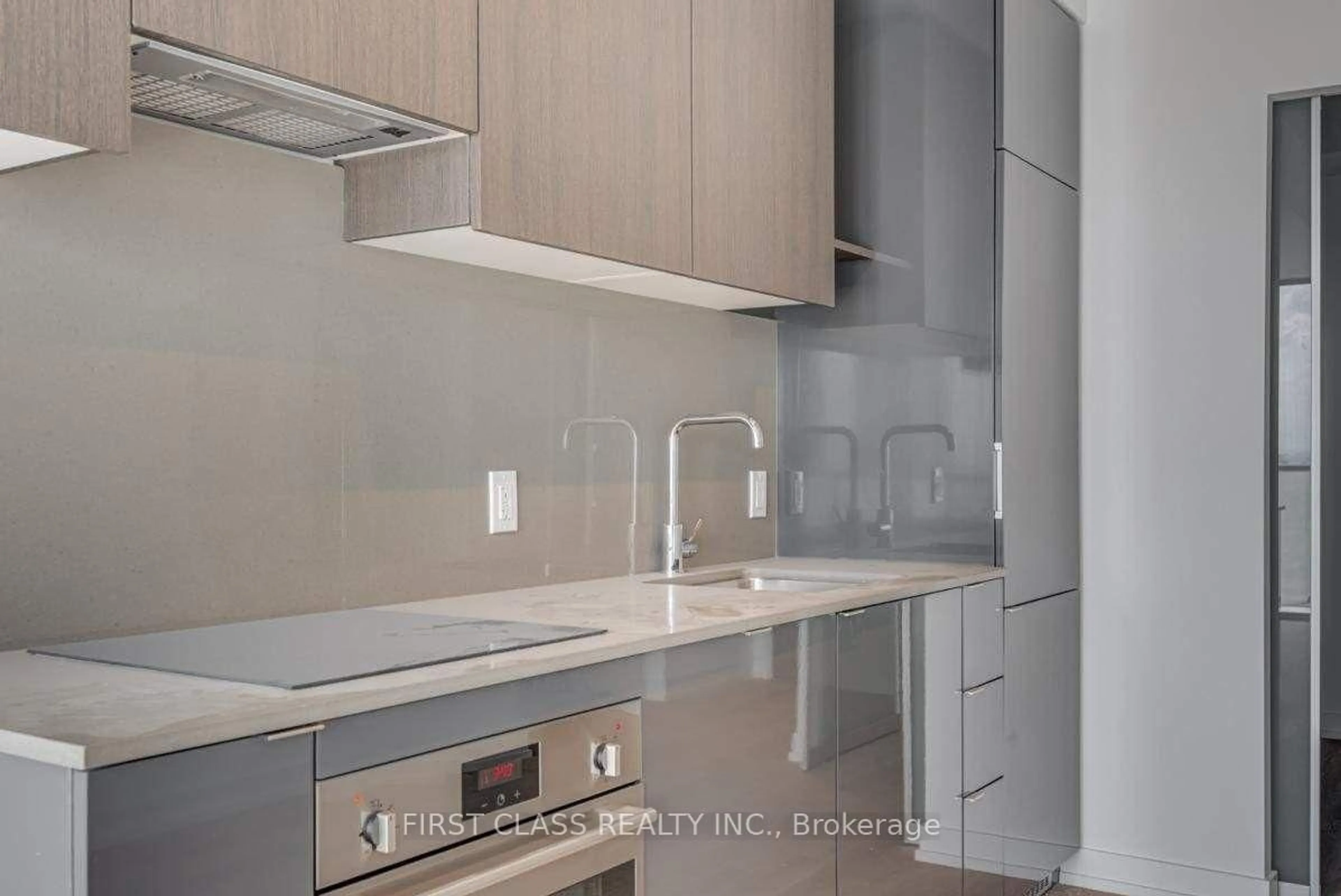 Standard kitchen, unknown for 161 Roehampton Ave #4111, Toronto Ontario M4P 1P9