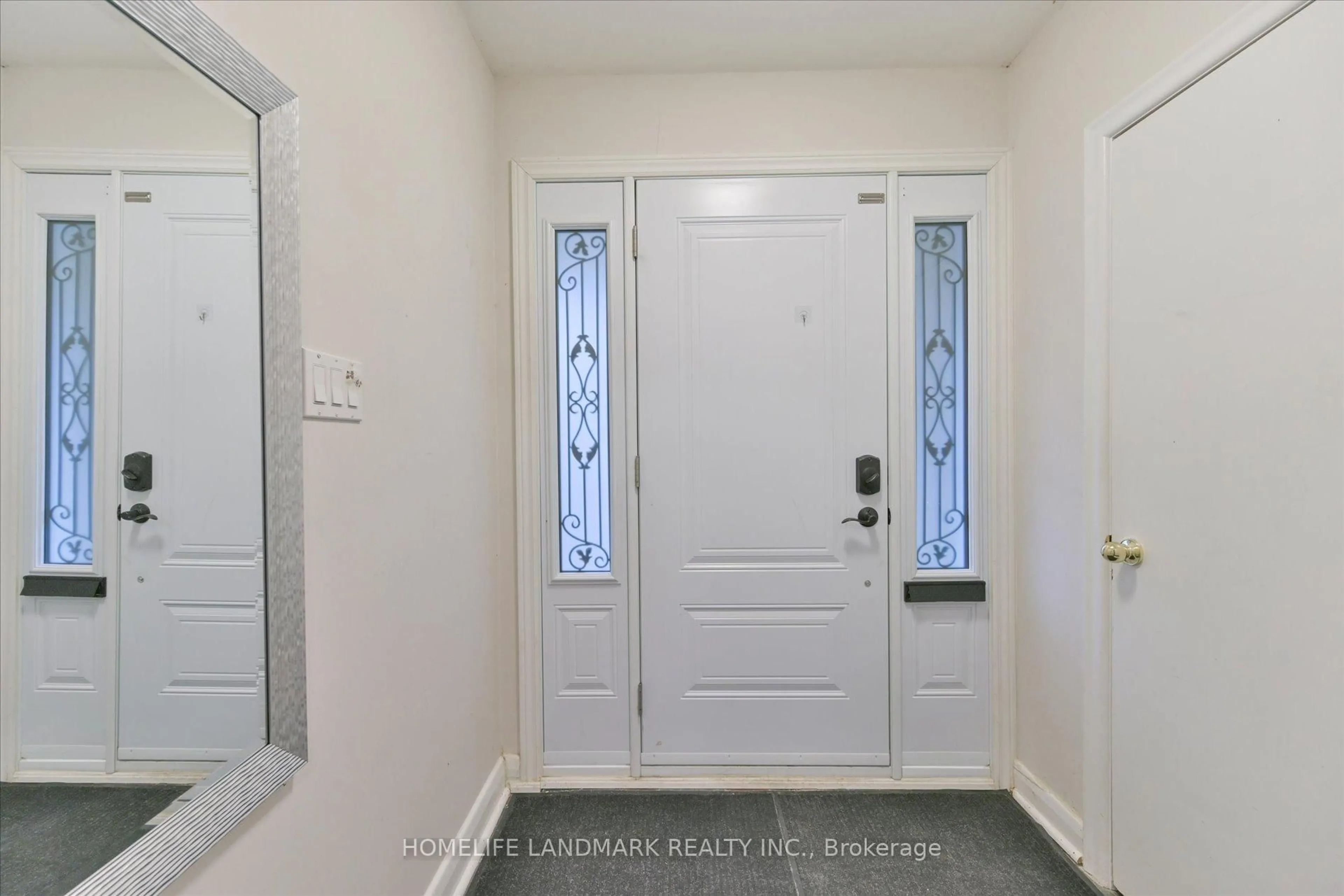 Indoor entryway for 1 Hawksbury Dr, Toronto Ontario M2K 1M2