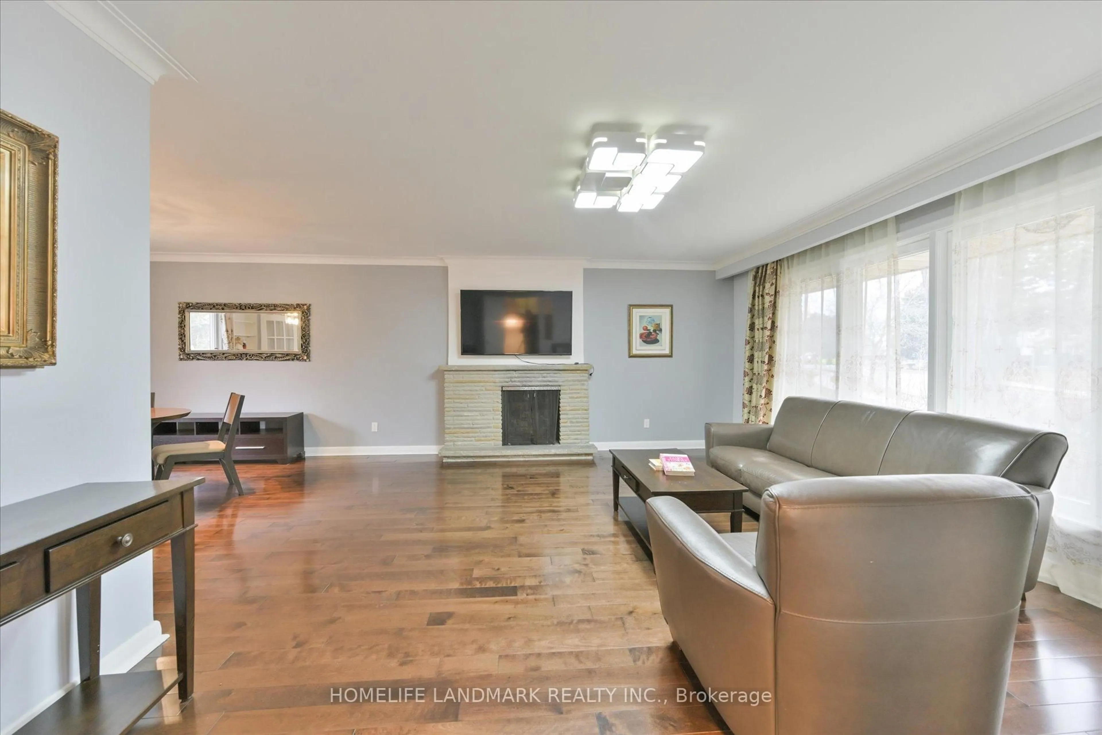 Living room with furniture, wood/laminate floor for 1 Hawksbury Dr, Toronto Ontario M2K 1M2