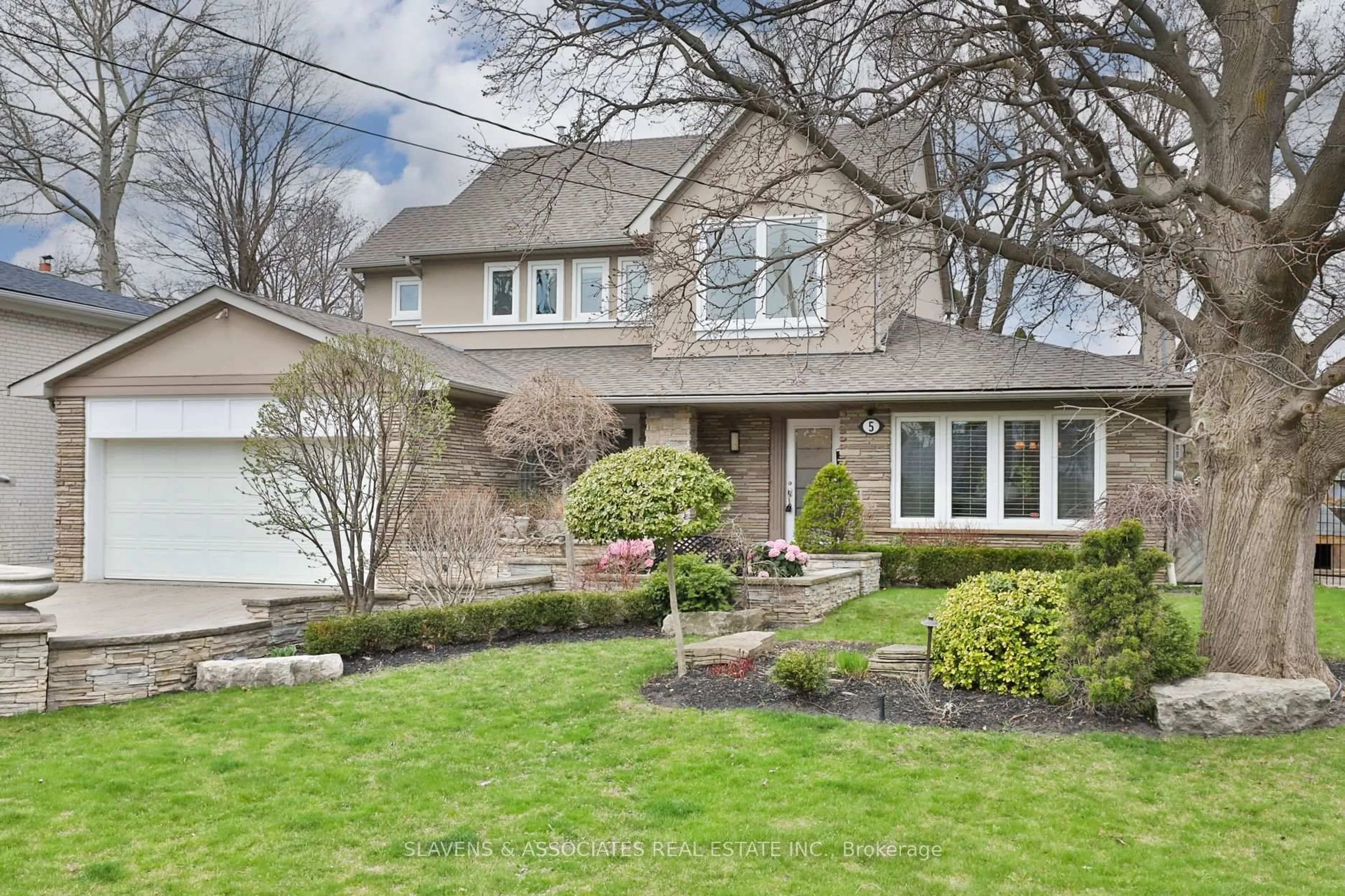 Home with brick exterior material, street for 5 Heathview Ave, Toronto Ontario M2K 2B9