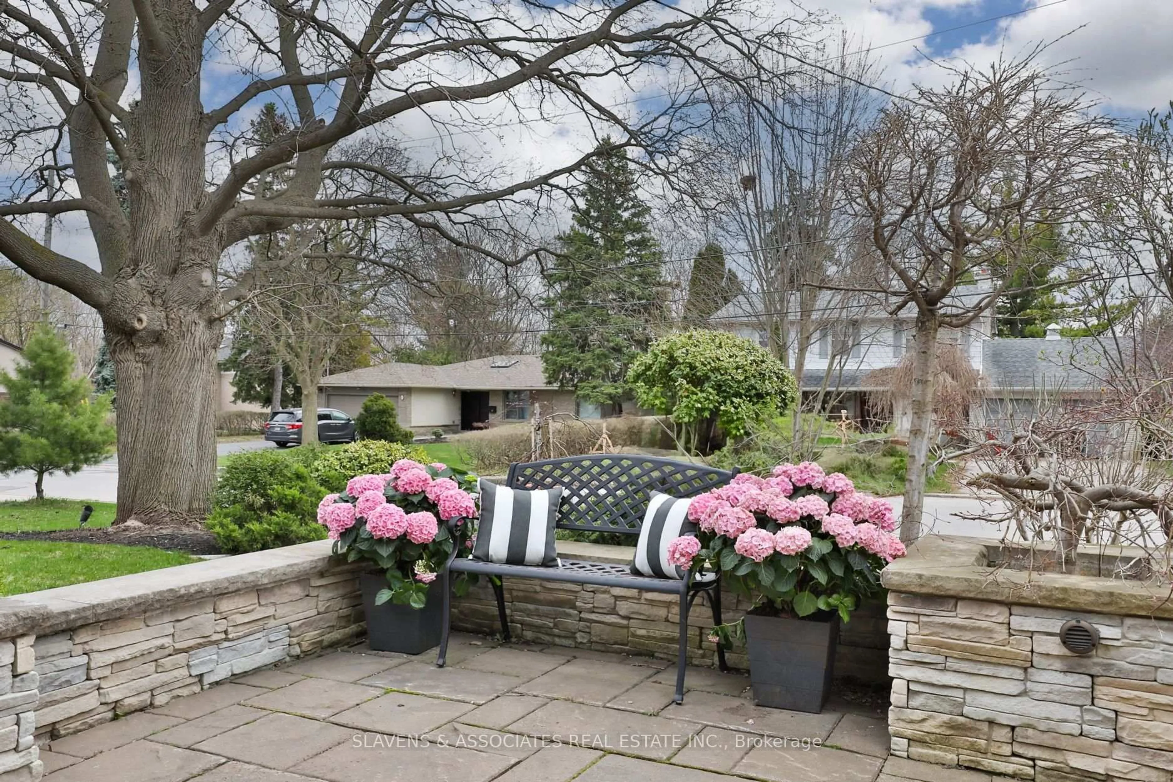 Patio, unknown for 5 Heathview Ave, Toronto Ontario M2K 2B9