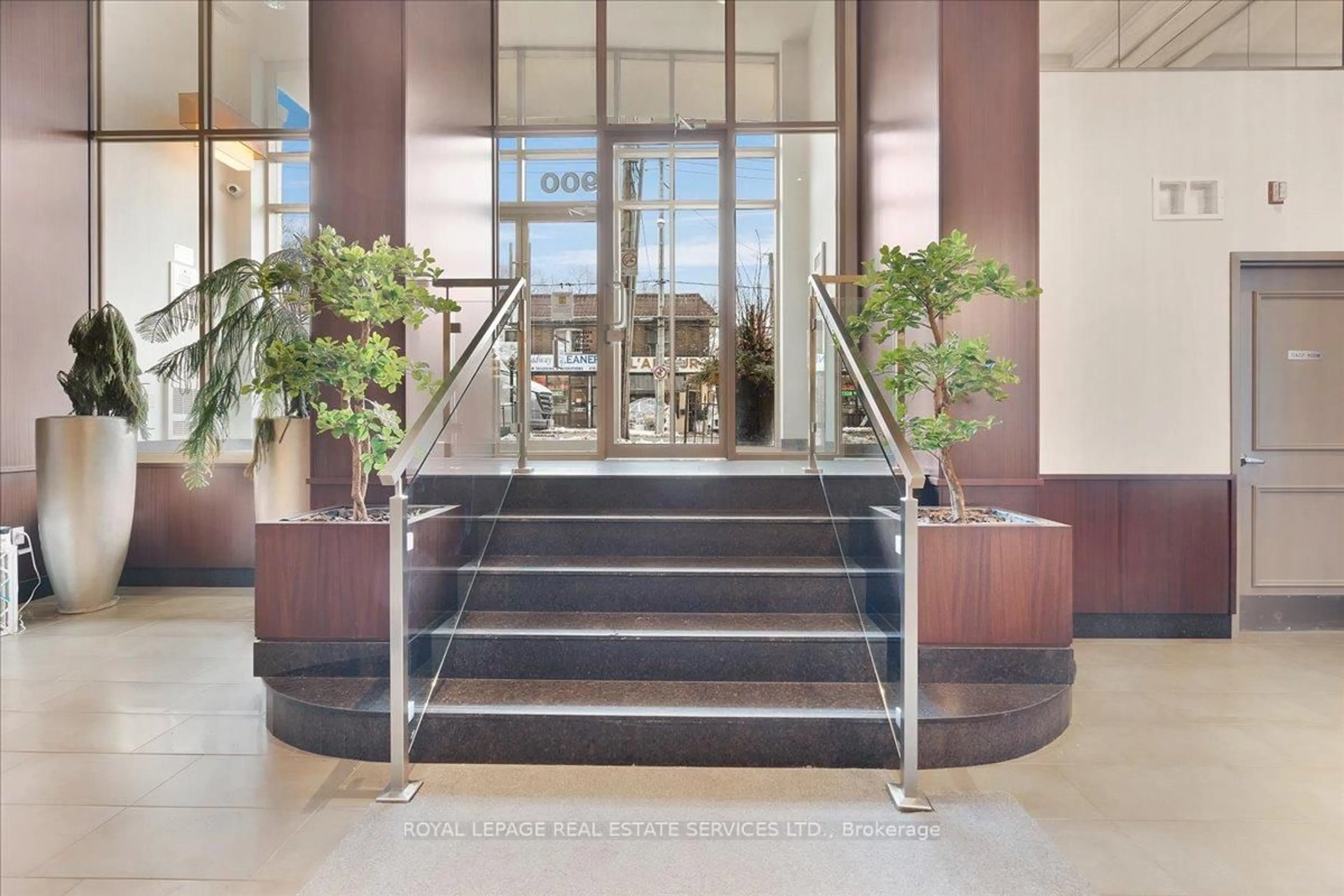 Lobby for 900 Mount Pleasant Rd #1108, Toronto Ontario M4P 3J9