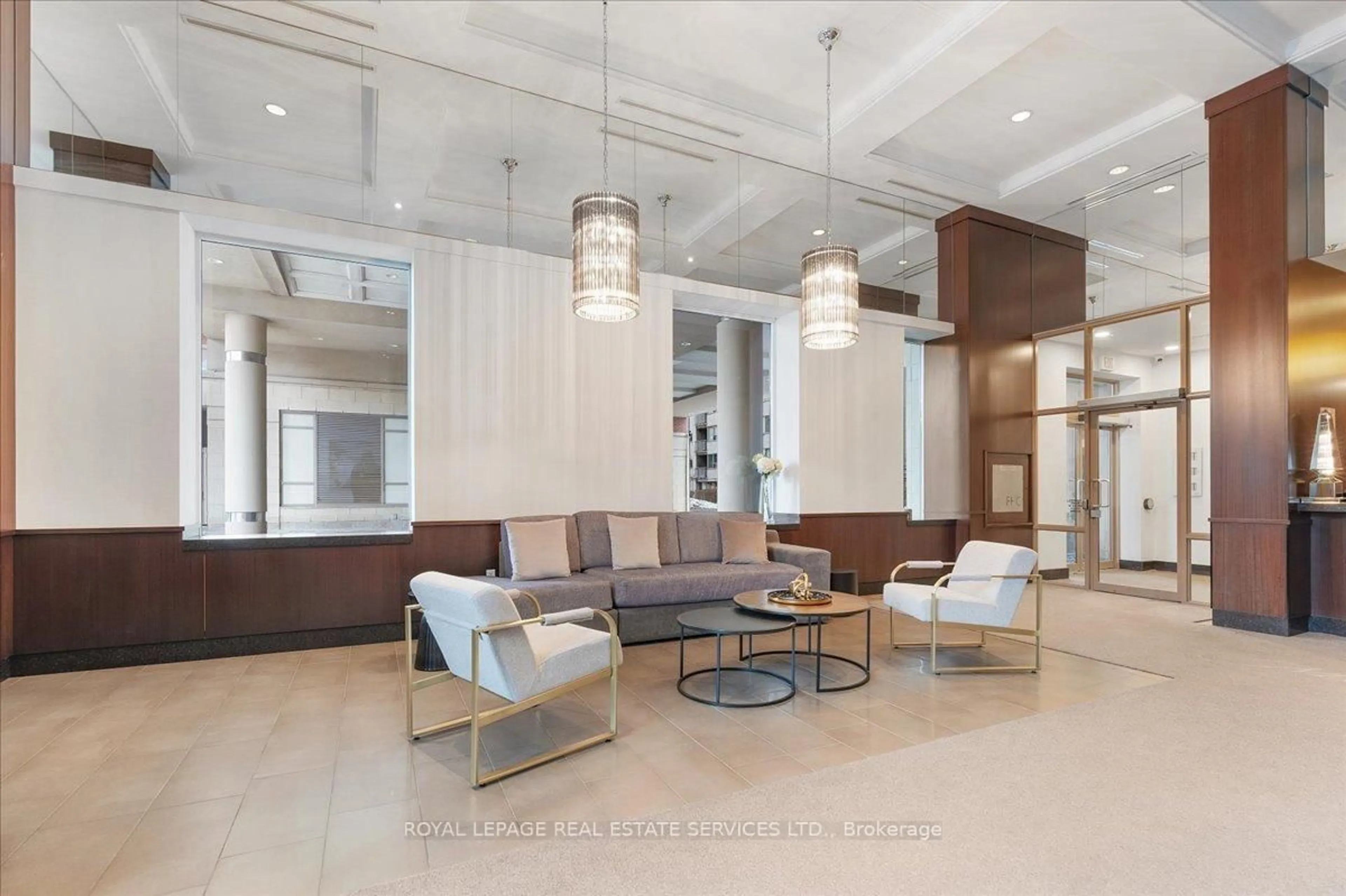 Lobby for 900 Mount Pleasant Rd #1108, Toronto Ontario M4P 3J9