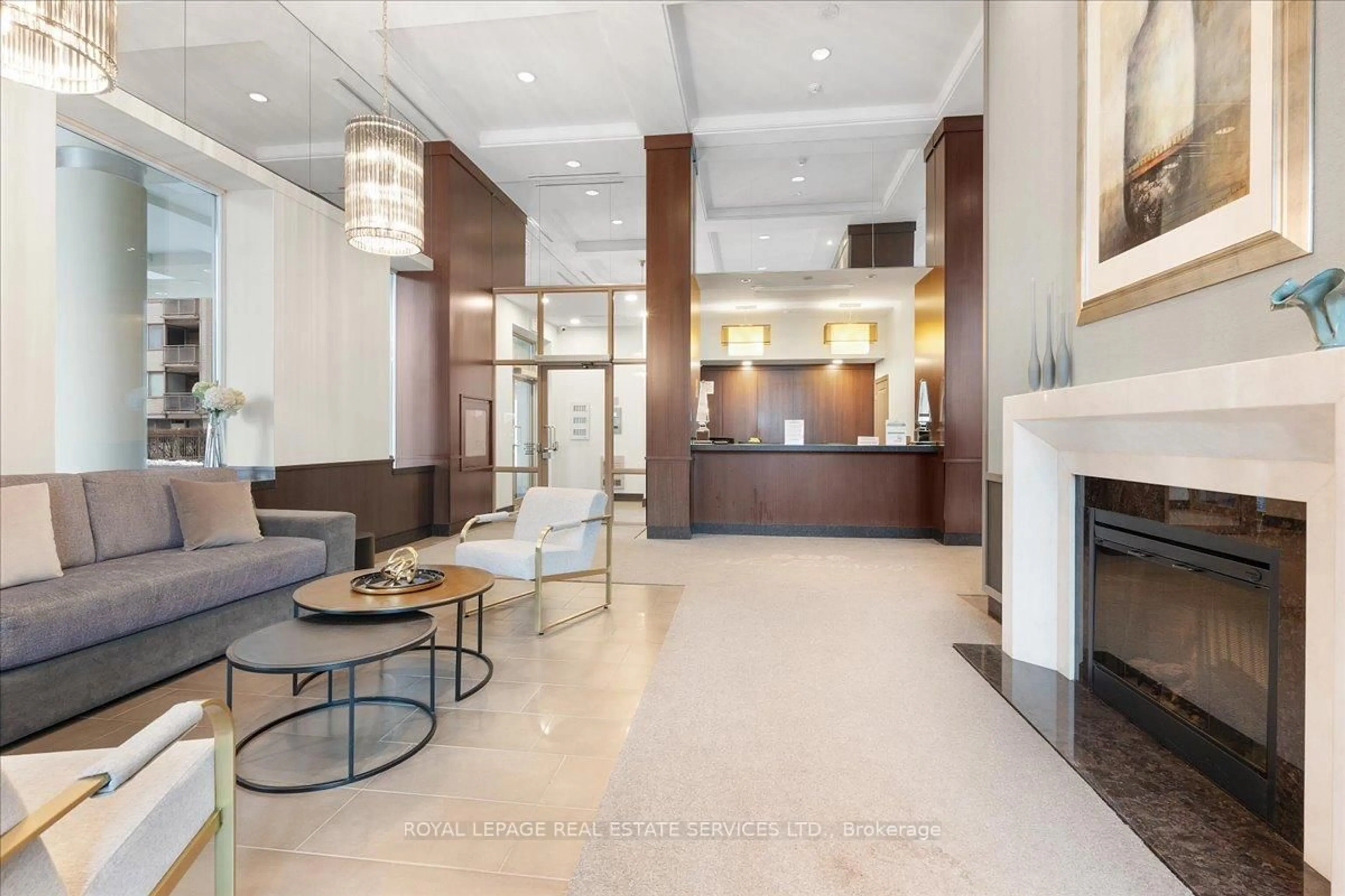 Lobby for 900 Mount Pleasant Rd #1108, Toronto Ontario M4P 3J9