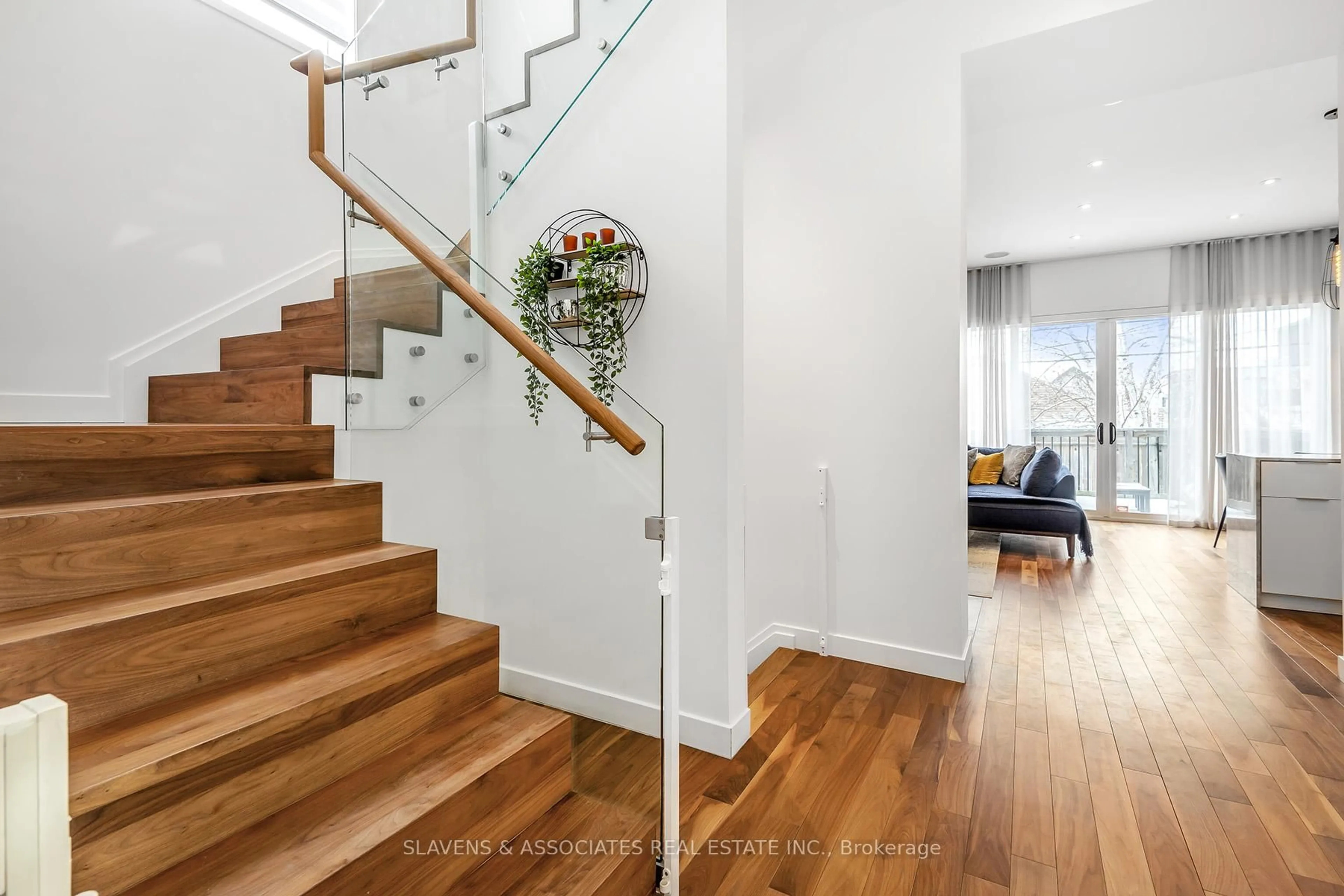 Stairs for 480 Atlas Ave, Toronto Ontario M6C 3R2