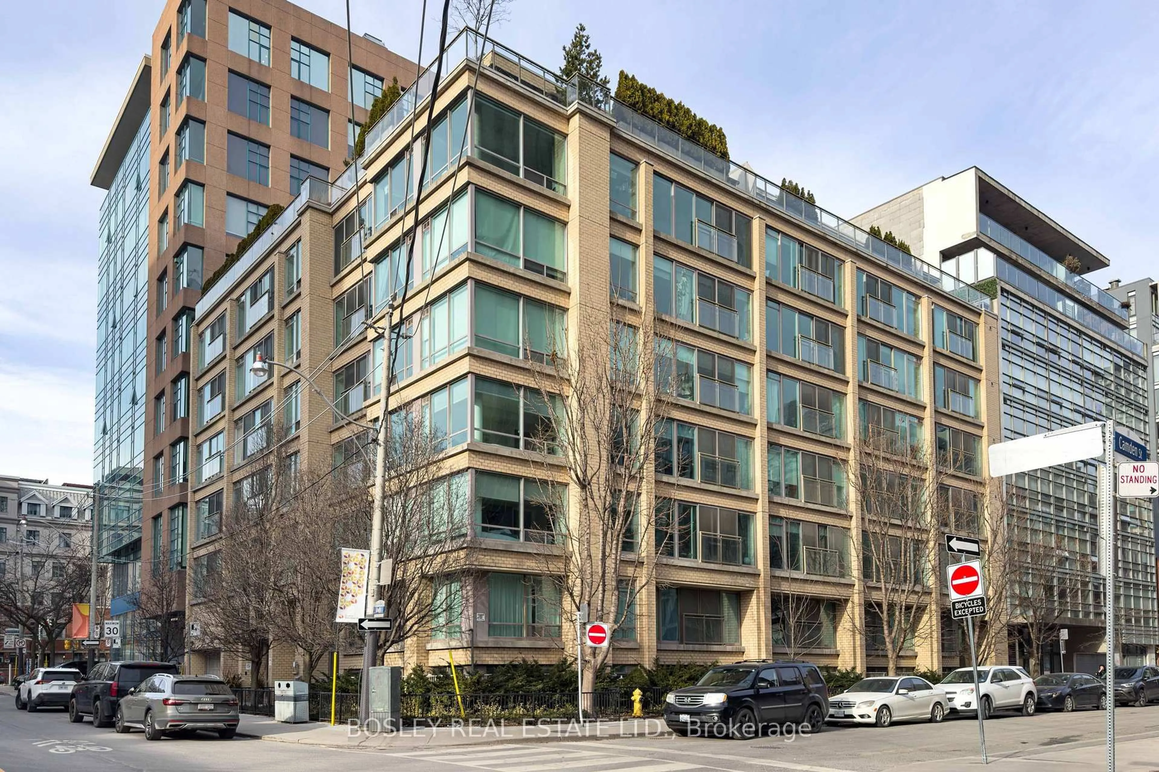 Patio, building for 50 Camden St #708, Toronto Ontario M5V 3N1
