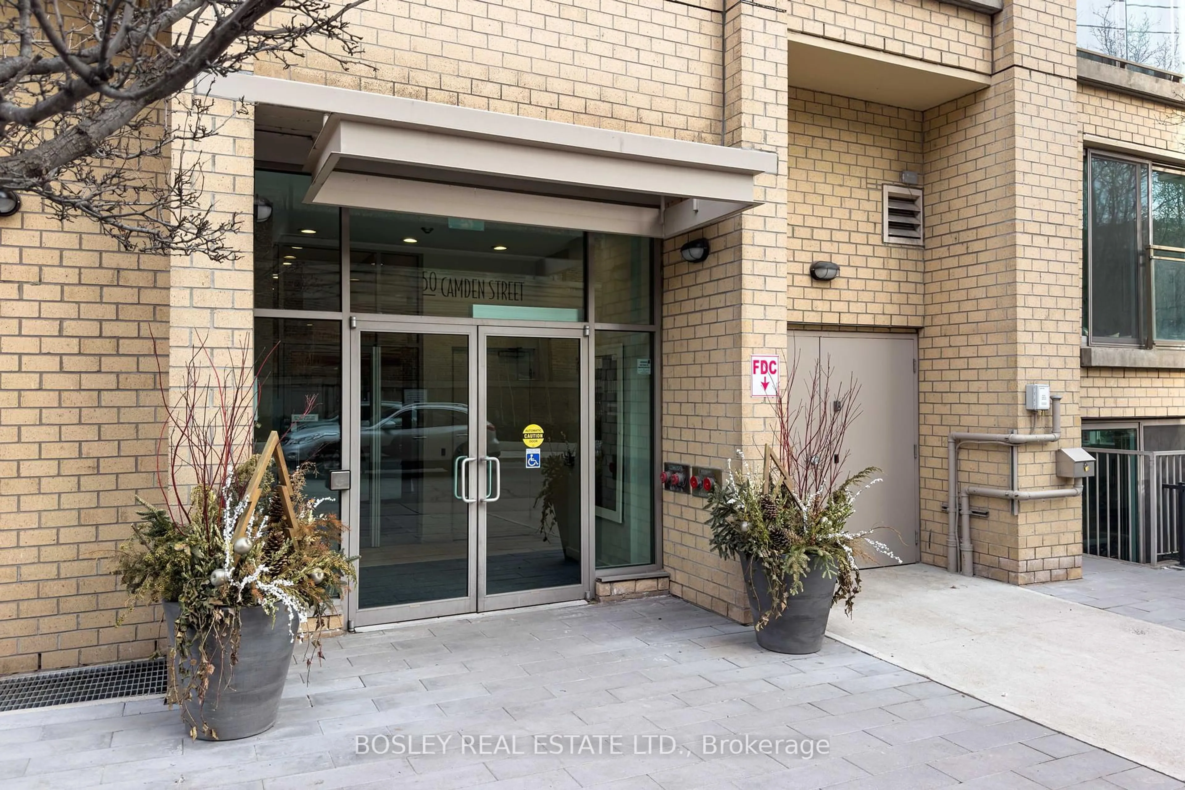 Indoor foyer for 50 Camden St #708, Toronto Ontario M5V 3N1