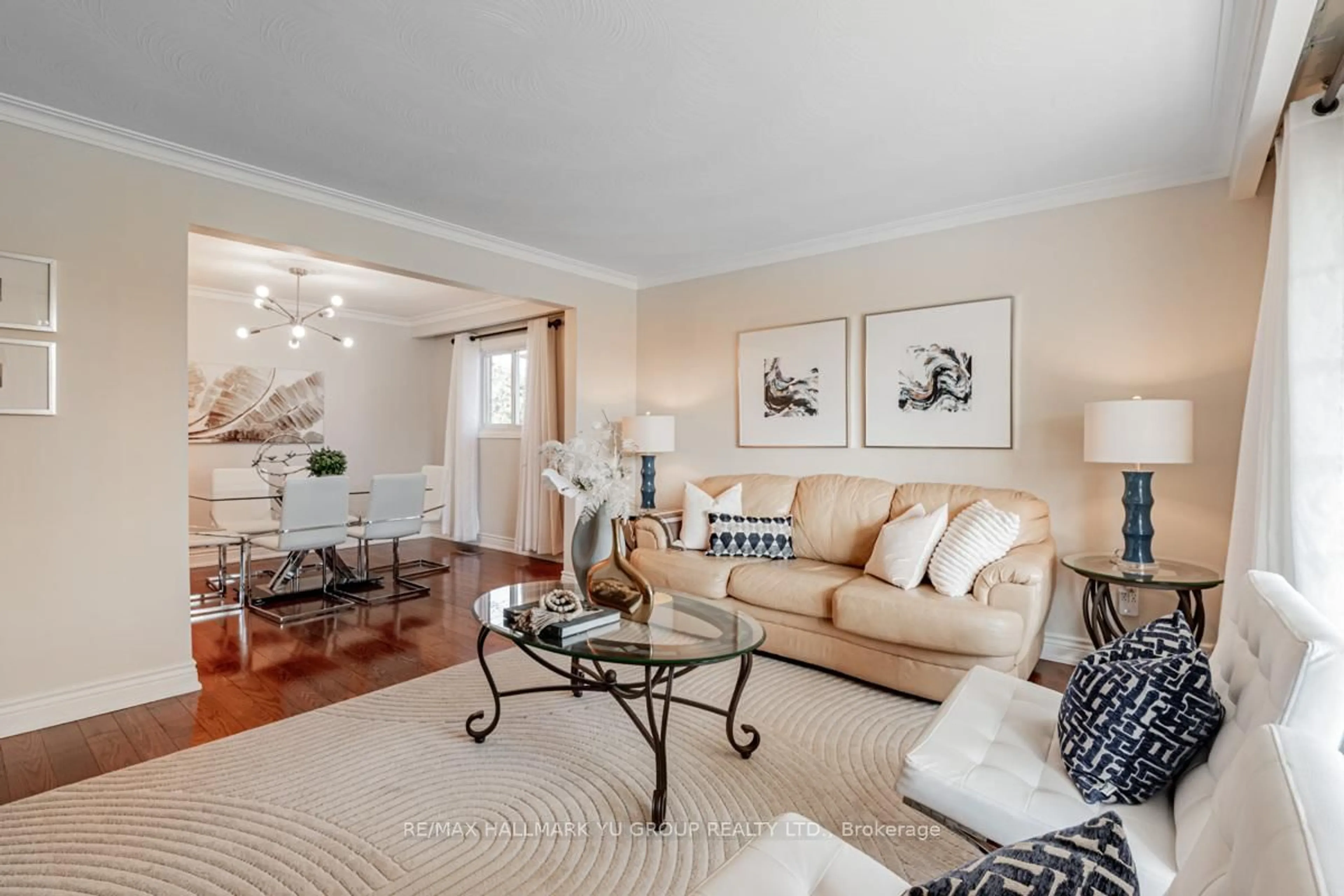 Living room with furniture, carpet floor for 44 Edmonton Rd, Toronto Ontario M2J 3W8