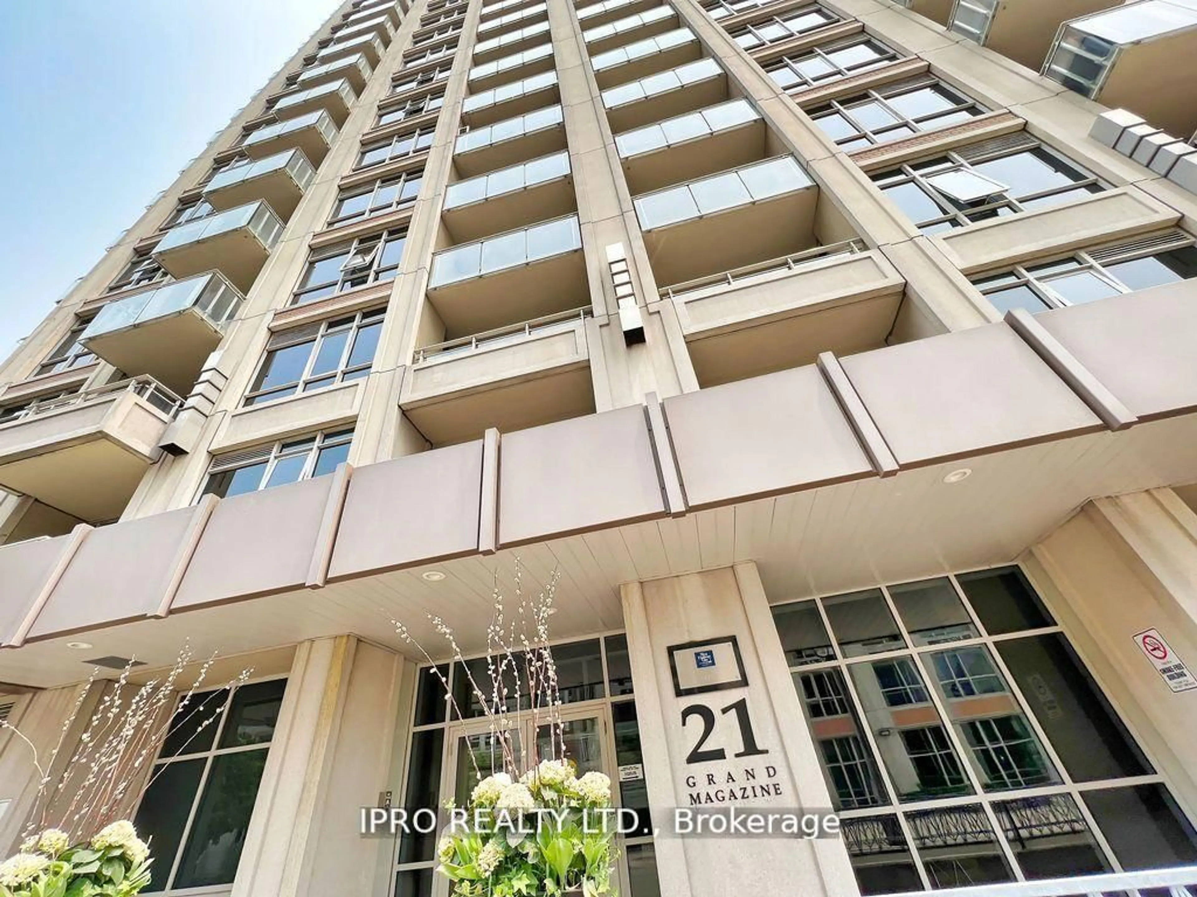 Indoor foyer for 21 Grand Magazine St #217, Toronto Ontario M5V 1B4