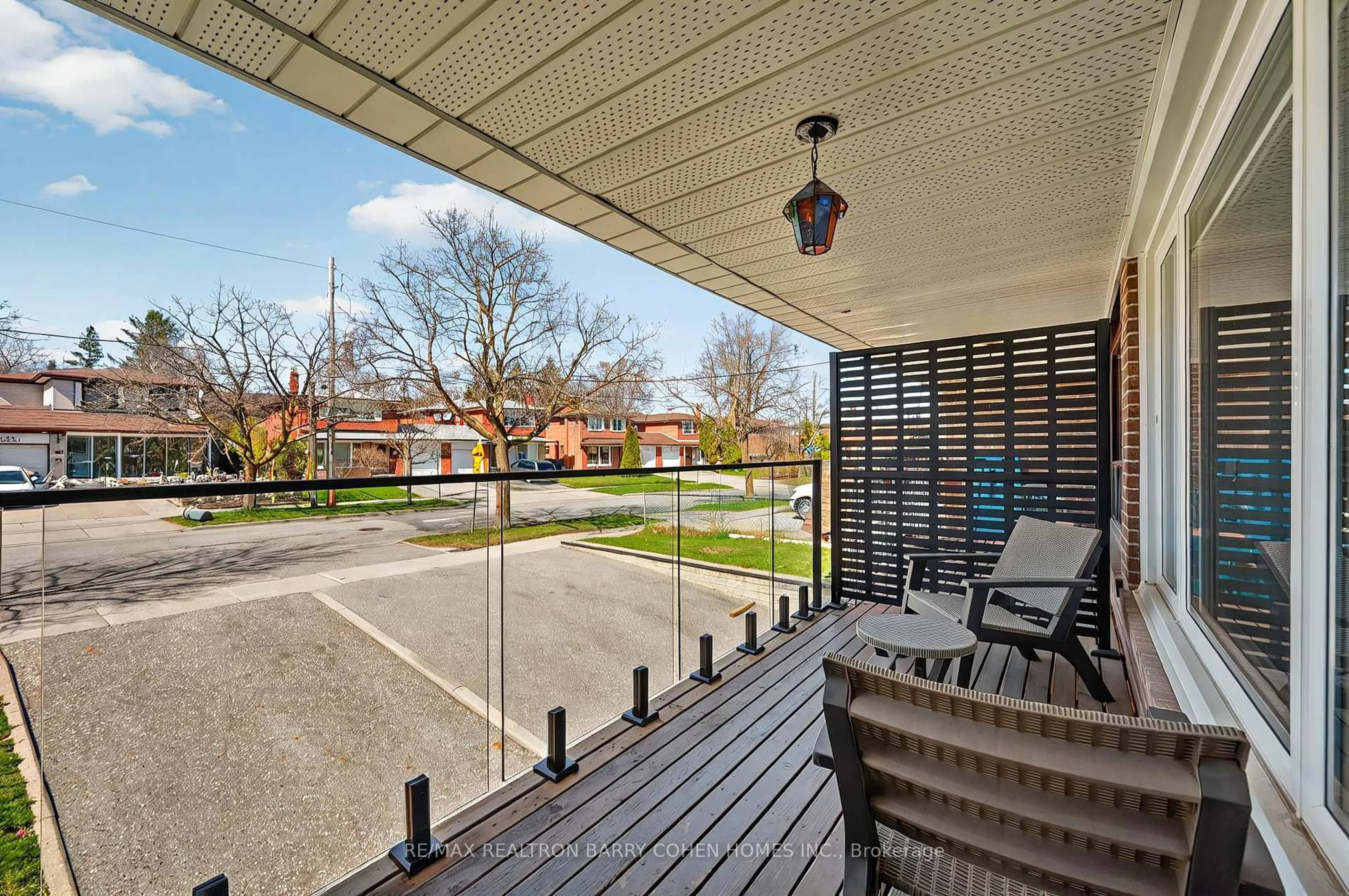 Patio, street for 101 Greenbush Rd, Toronto Ontario M2M 1P5