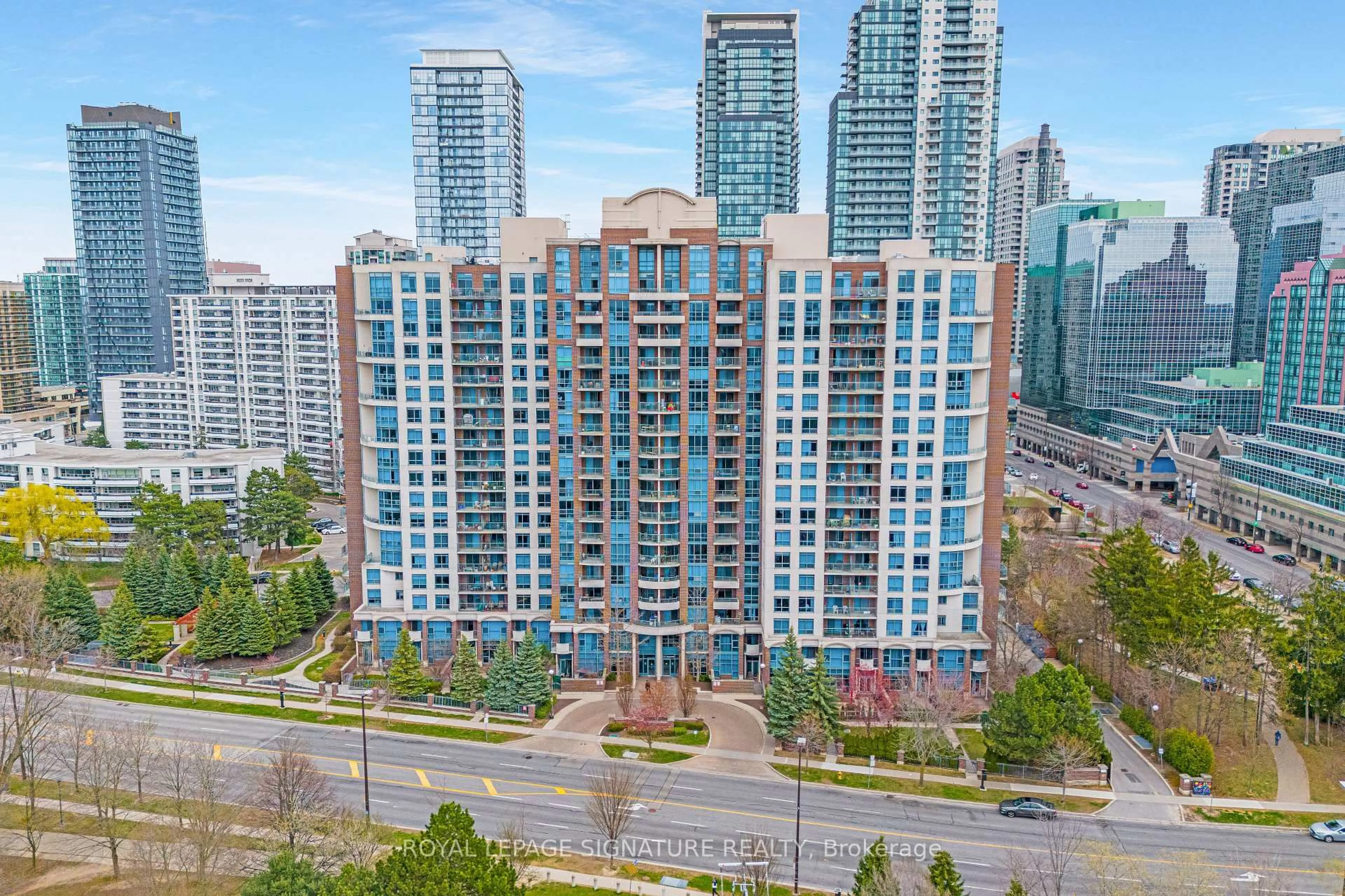 A pic from outside/outdoor area/front of a property/back of a property/a pic from drone, city buildings view from balcony for 233 Beecroft Rd #915, Toronto Ontario M2N 6Z9