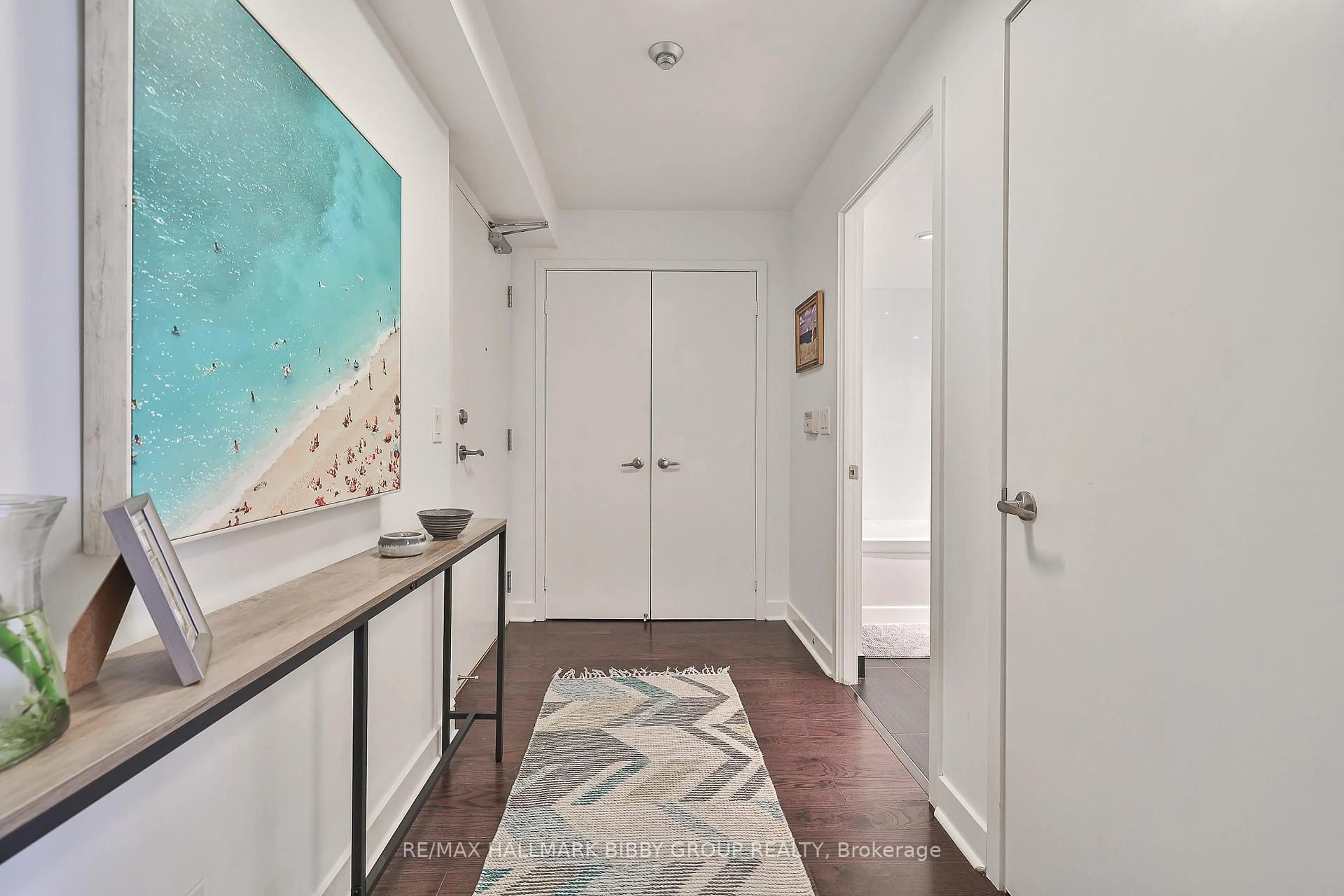 Indoor entryway for 320 Richmond St #209, Toronto Ontario M5A 1P9