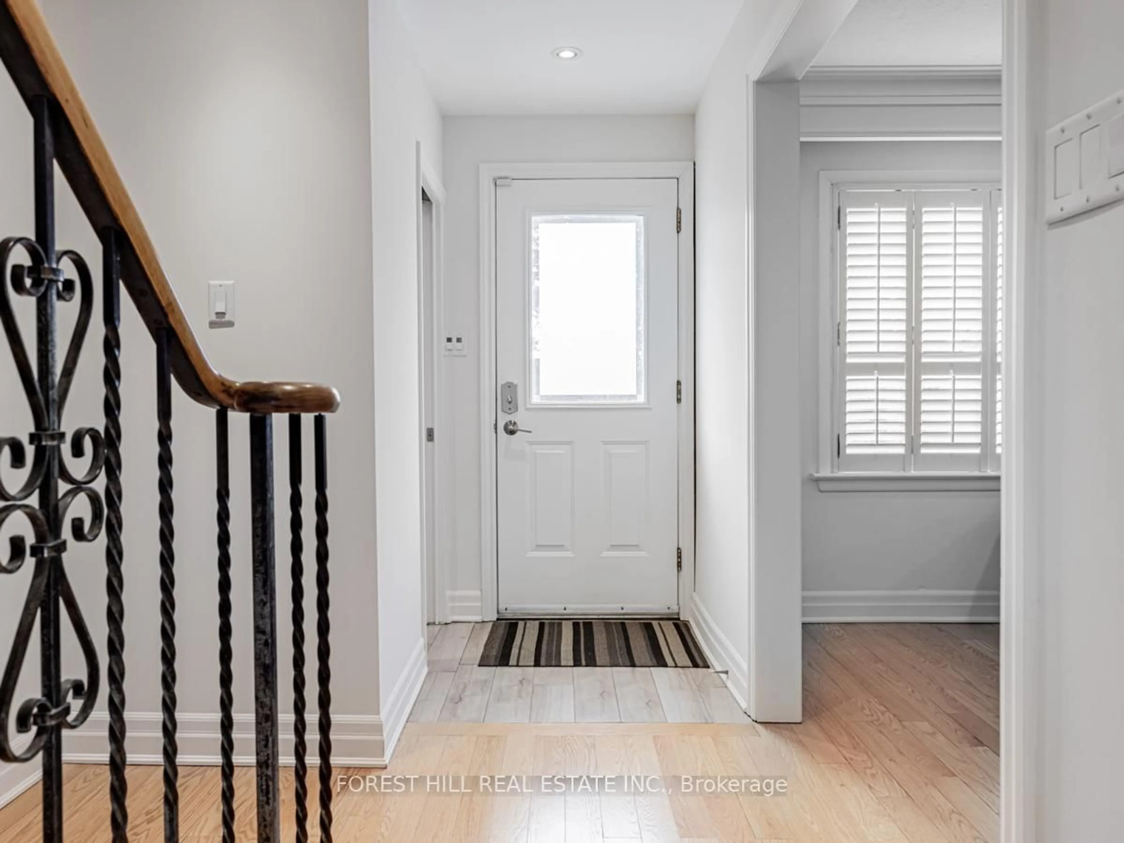 Indoor entryway for 142 Delhi Ave, Toronto Ontario M3H 1A6
