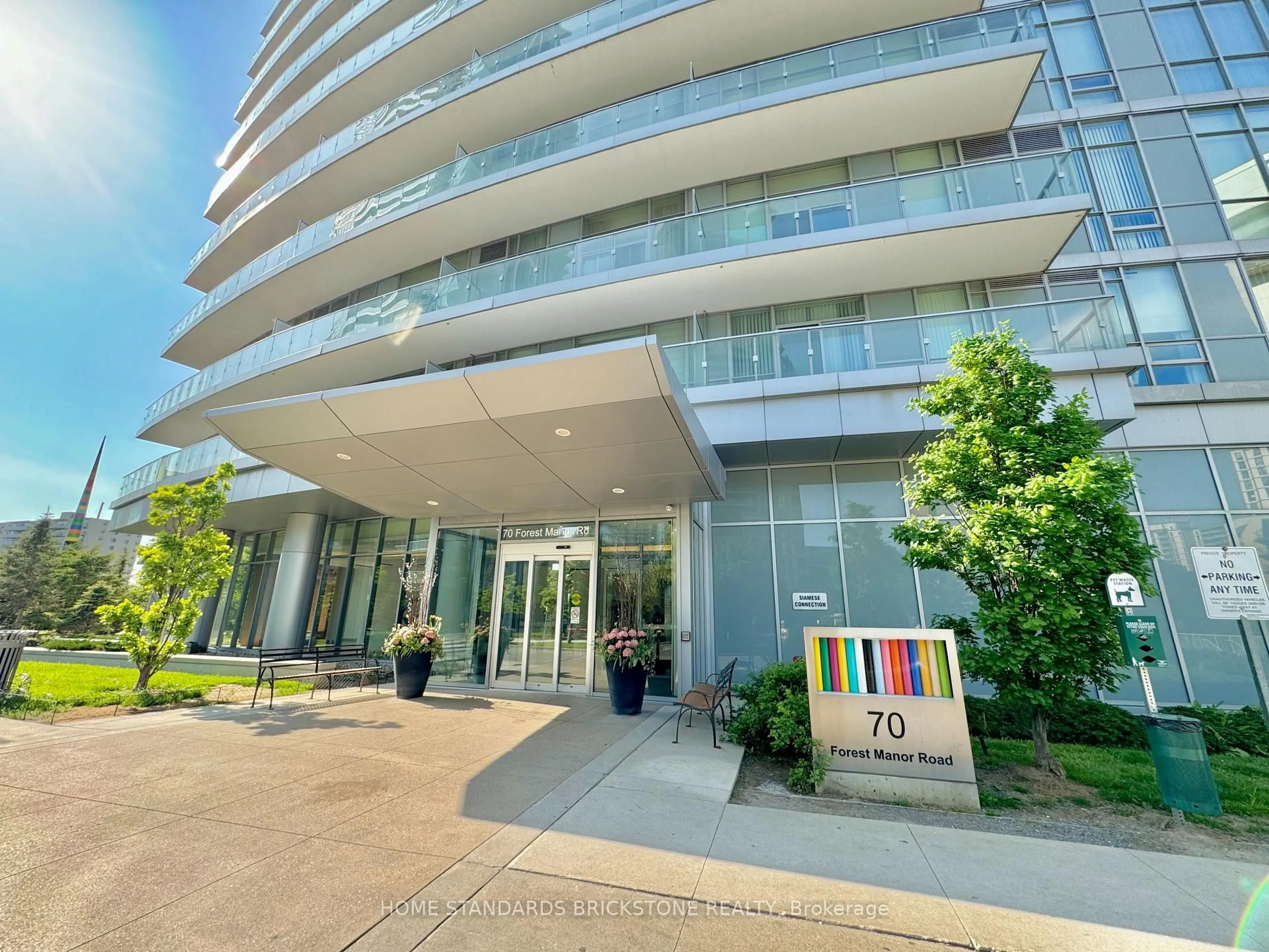 Indoor foyer for 70 Forest Manor Rd #2910, Toronto Ontario M2J 0A9