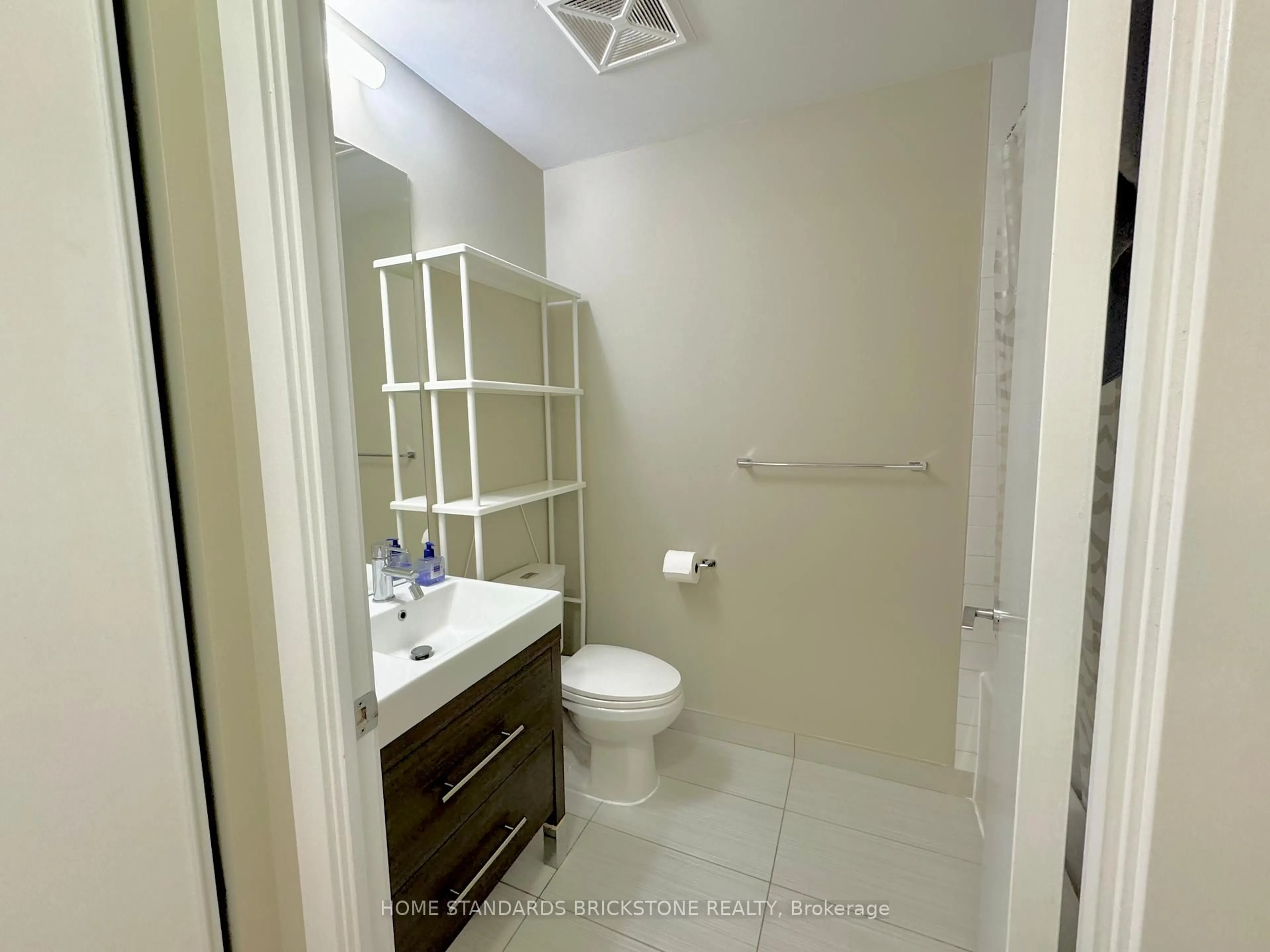 Standard bathroom, unknown for 70 Forest Manor Rd #2910, Toronto Ontario M2J 0A9