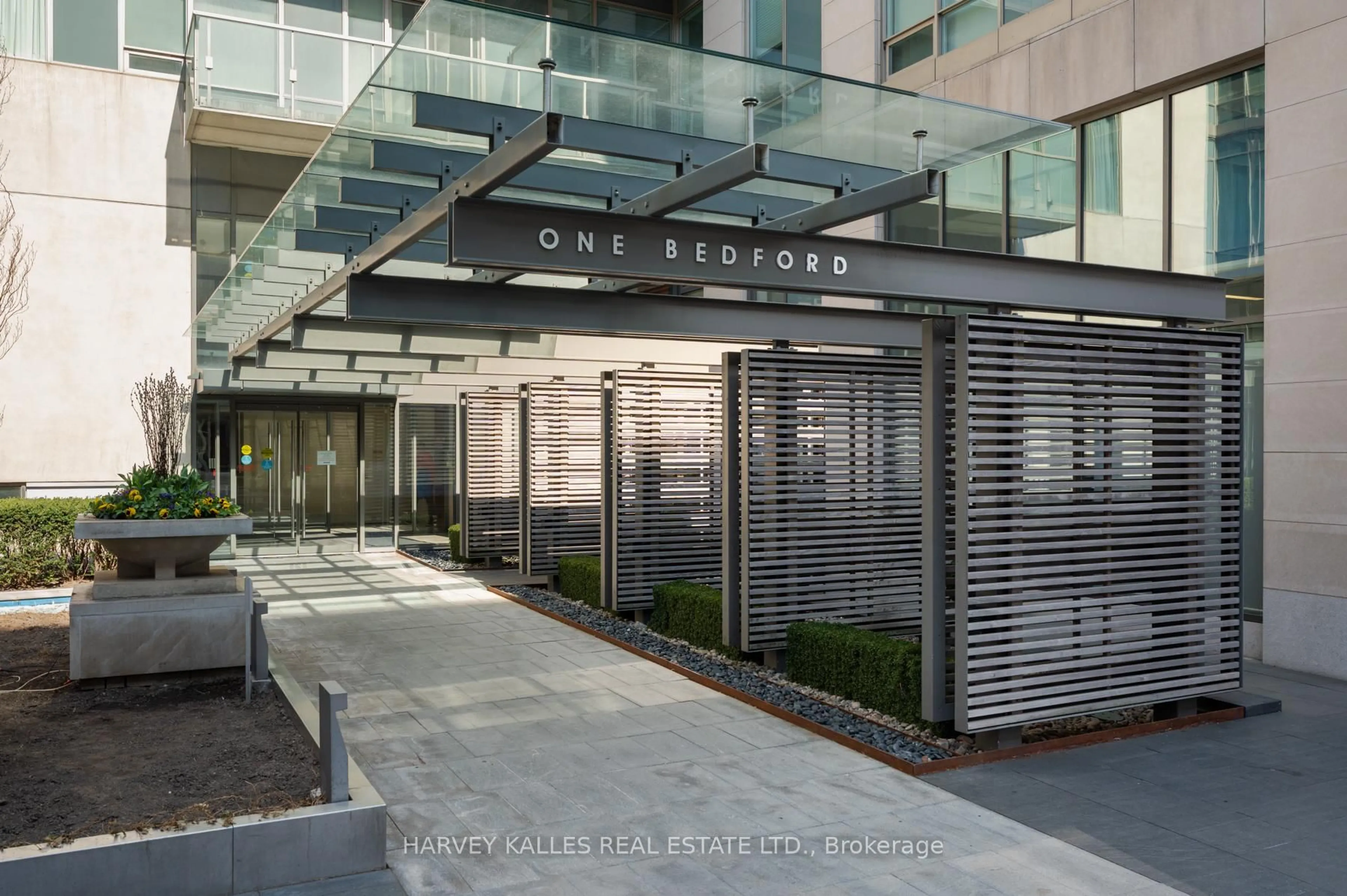 Indoor foyer for 1 Bedford Rd #2901, Toronto Ontario M5R 2J7