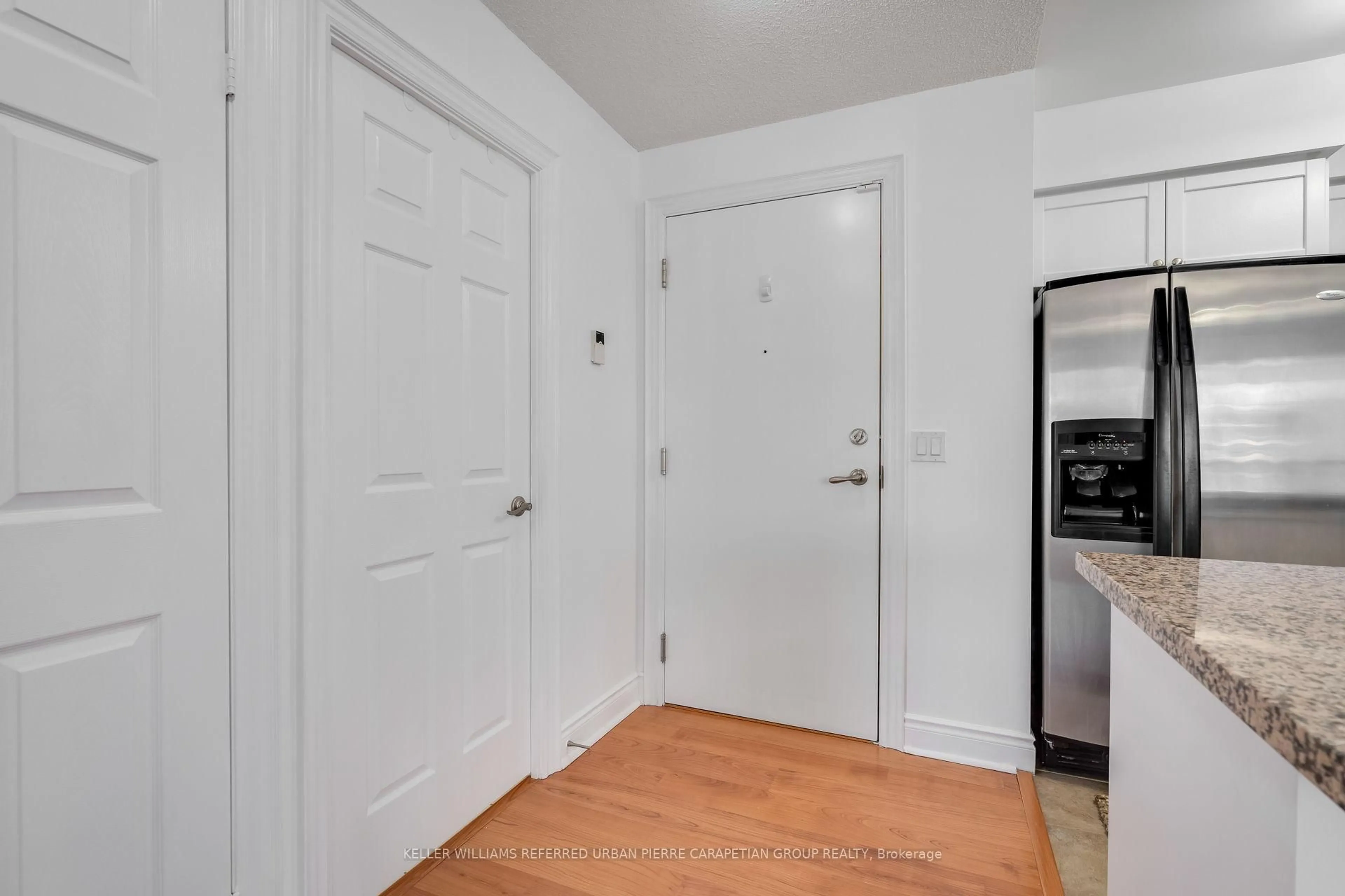Indoor entryway for 15 Greenview Ave #1213, Toronto Ontario M2M 4M7
