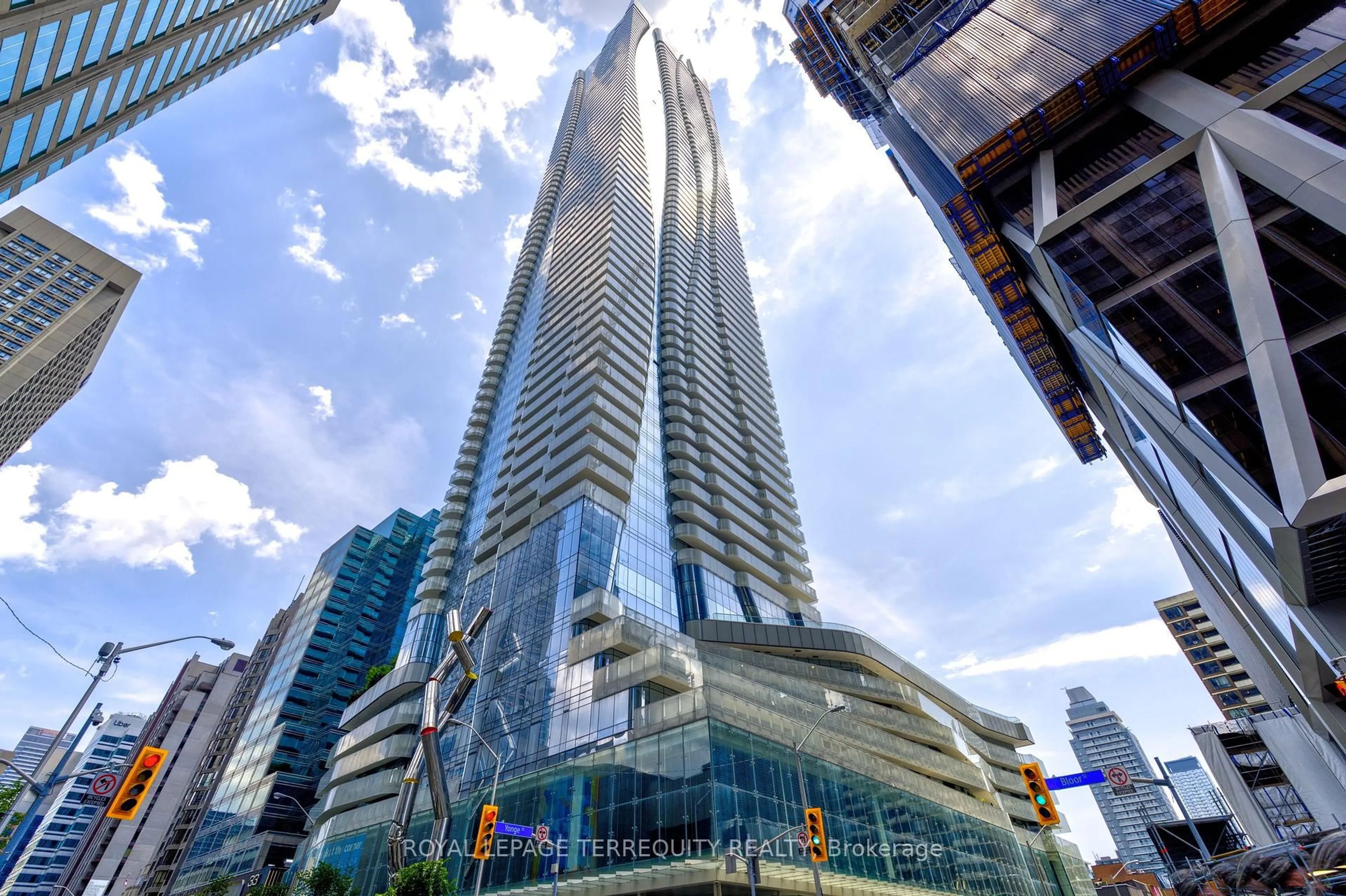 Indoor foyer for 1 Bloor St #2712, Toronto Ontario M4W 0A8