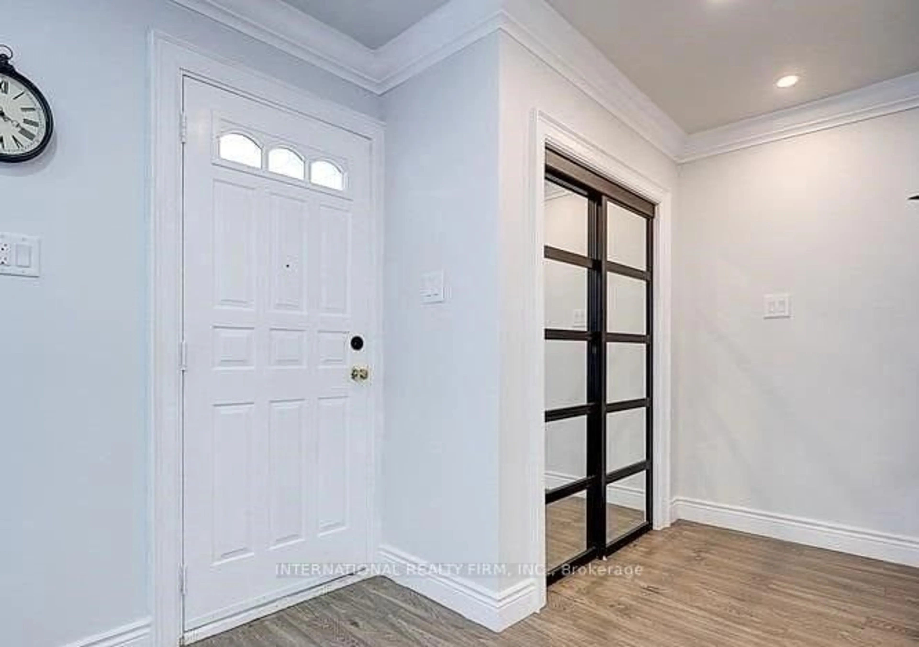 Indoor entryway for 8 Farrell Ave, Toronto Ontario M2R 1C8