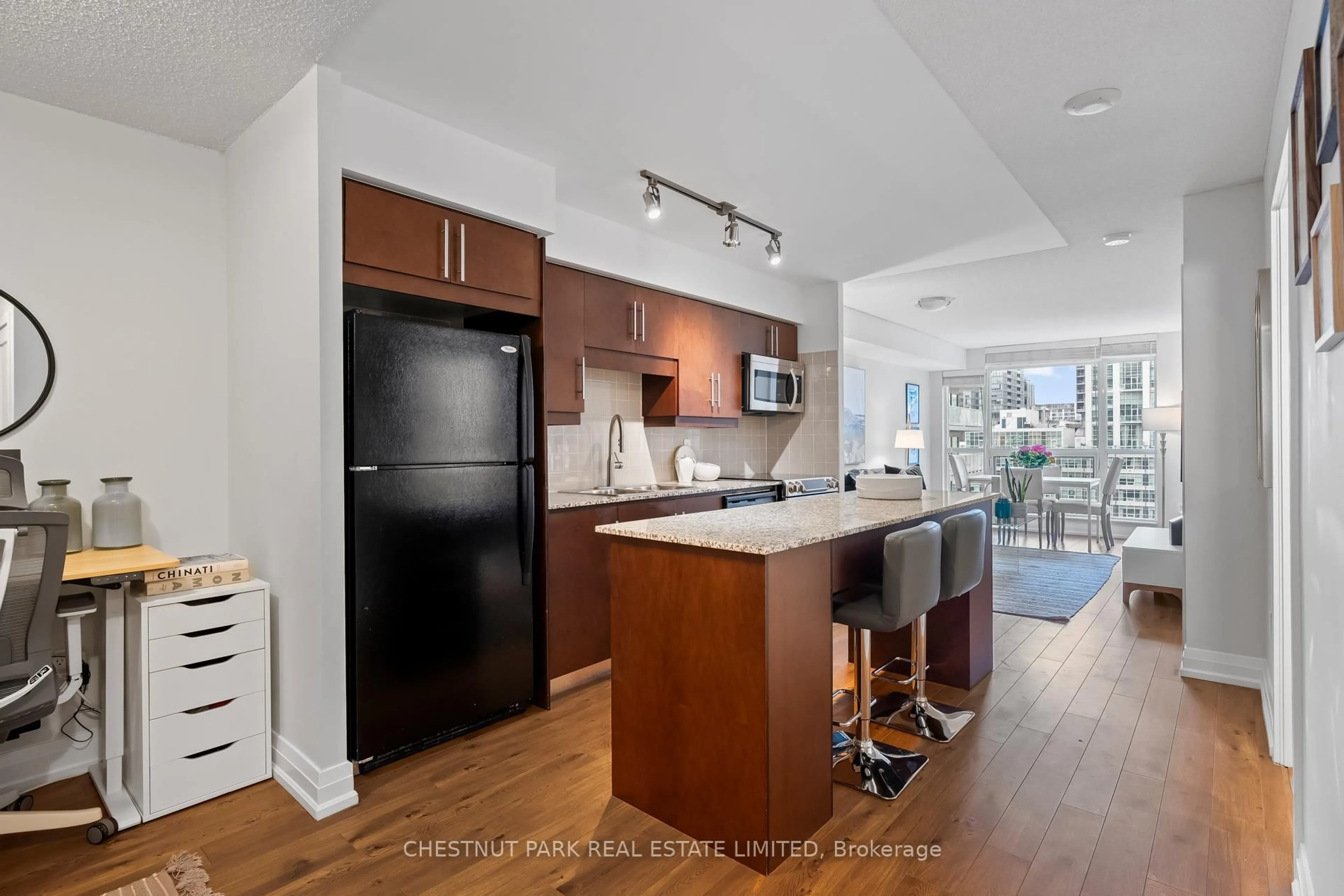 Open concept kitchen, unknown for 20 Blue Jays Way #920, Toronto Ontario M5V 3W6