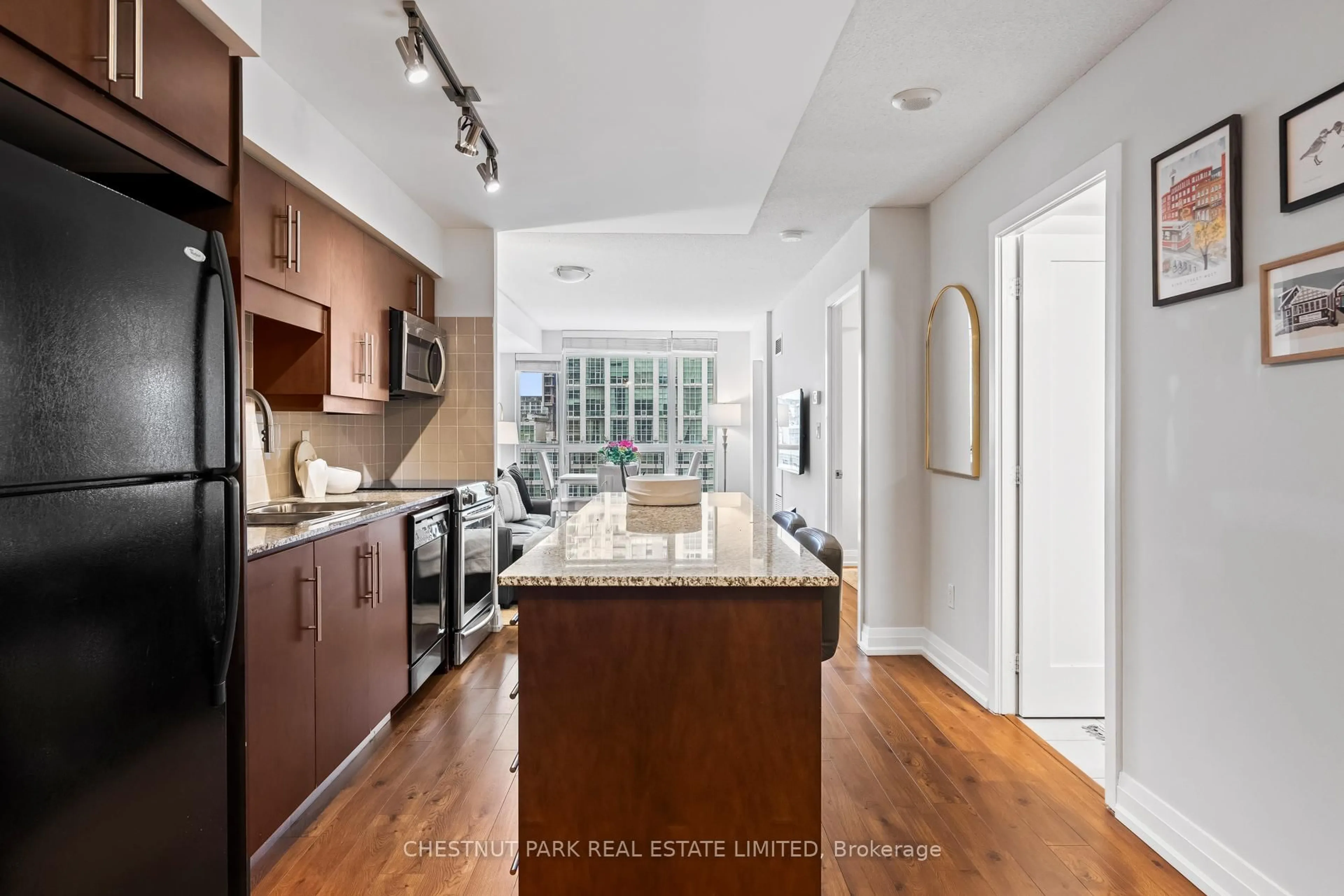Open concept kitchen, ceramic/tile floor for 20 Blue Jays Way #920, Toronto Ontario M5V 3W6