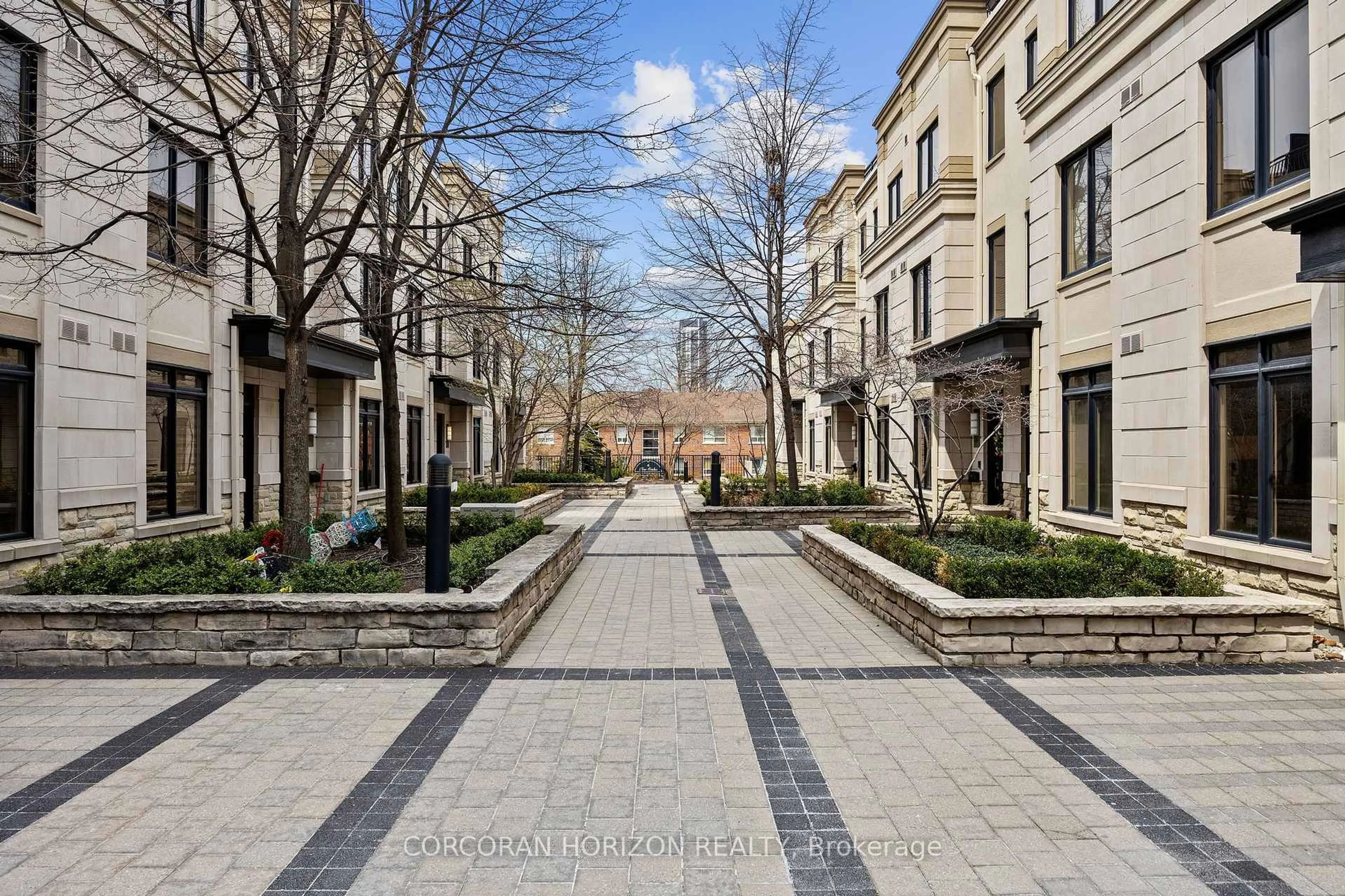 Patio, street for 9 Oakburn Cres #TH39, Toronto Ontario M2N 2T5