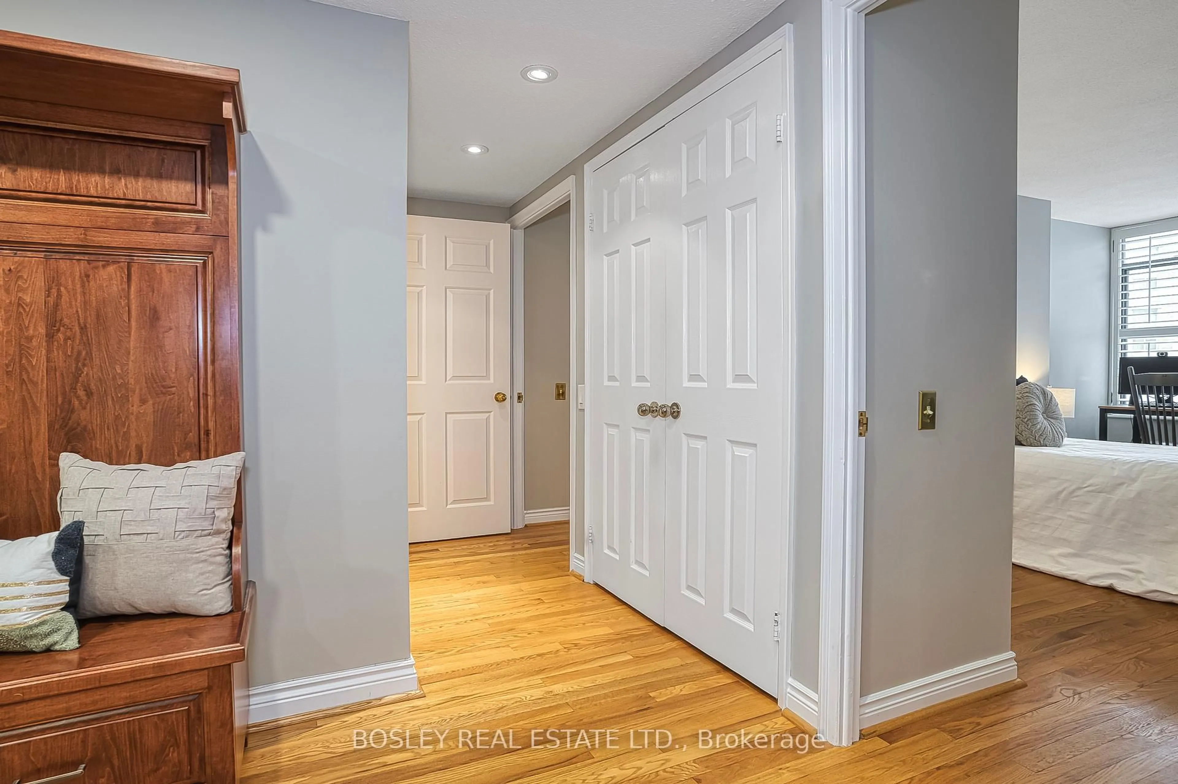 Indoor entryway for 135 George St #402, Toronto Ontario M5A 4E8