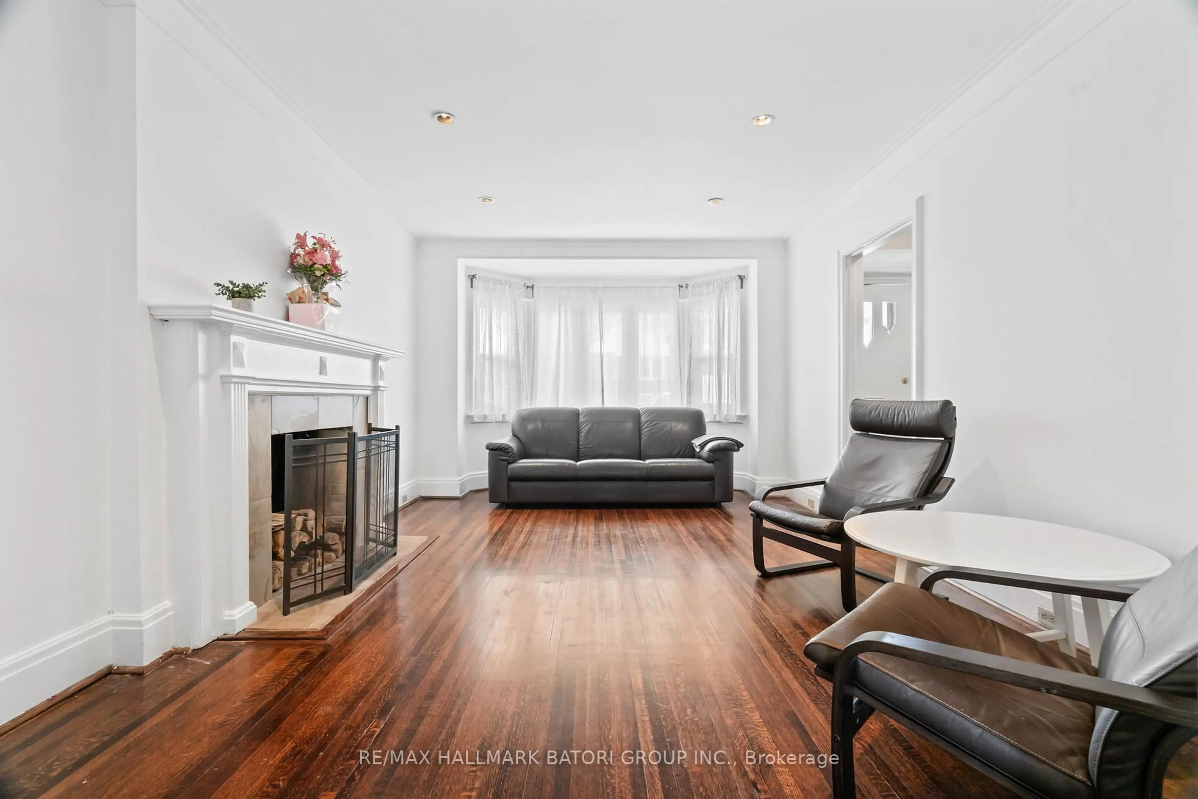 Living room with furniture, unknown for 1119 Avenue Rd, Toronto Ontario M5N 2E5