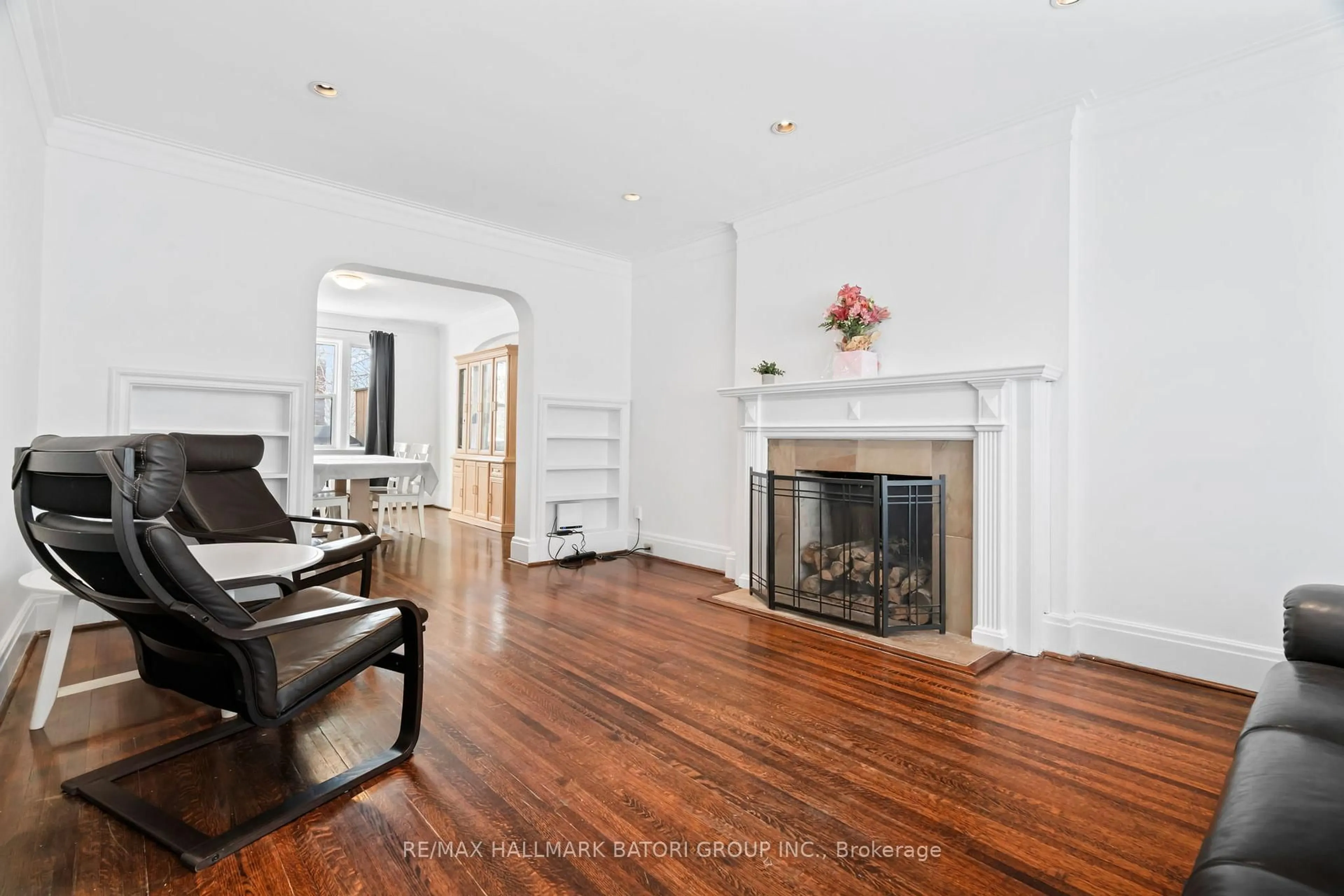 Living room with furniture, wood/laminate floor for 1119 Avenue Rd, Toronto Ontario M5N 2E5
