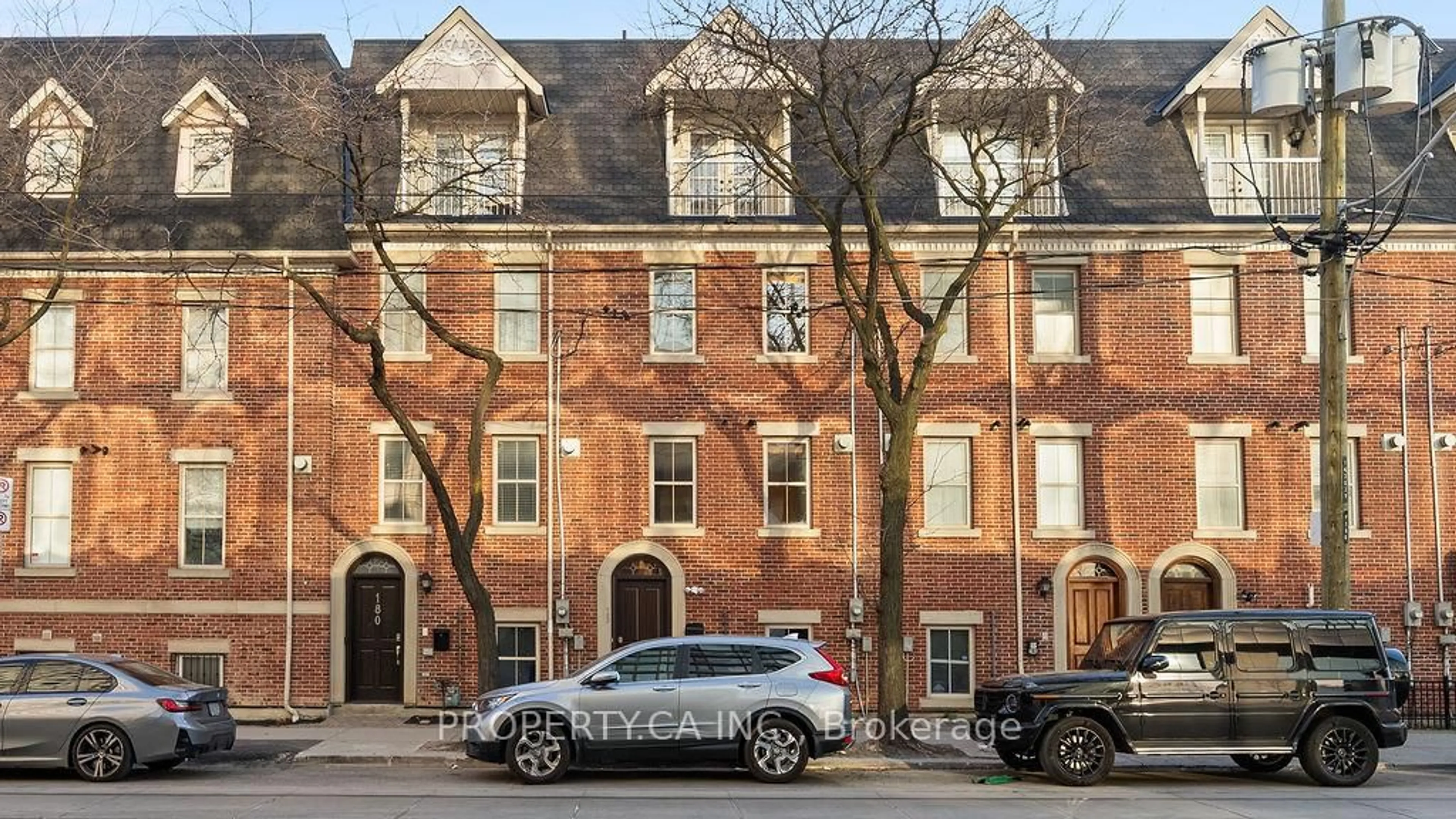 Home with brick exterior material, street for 182 McCaul St, Toronto Ontario M5T 1W5