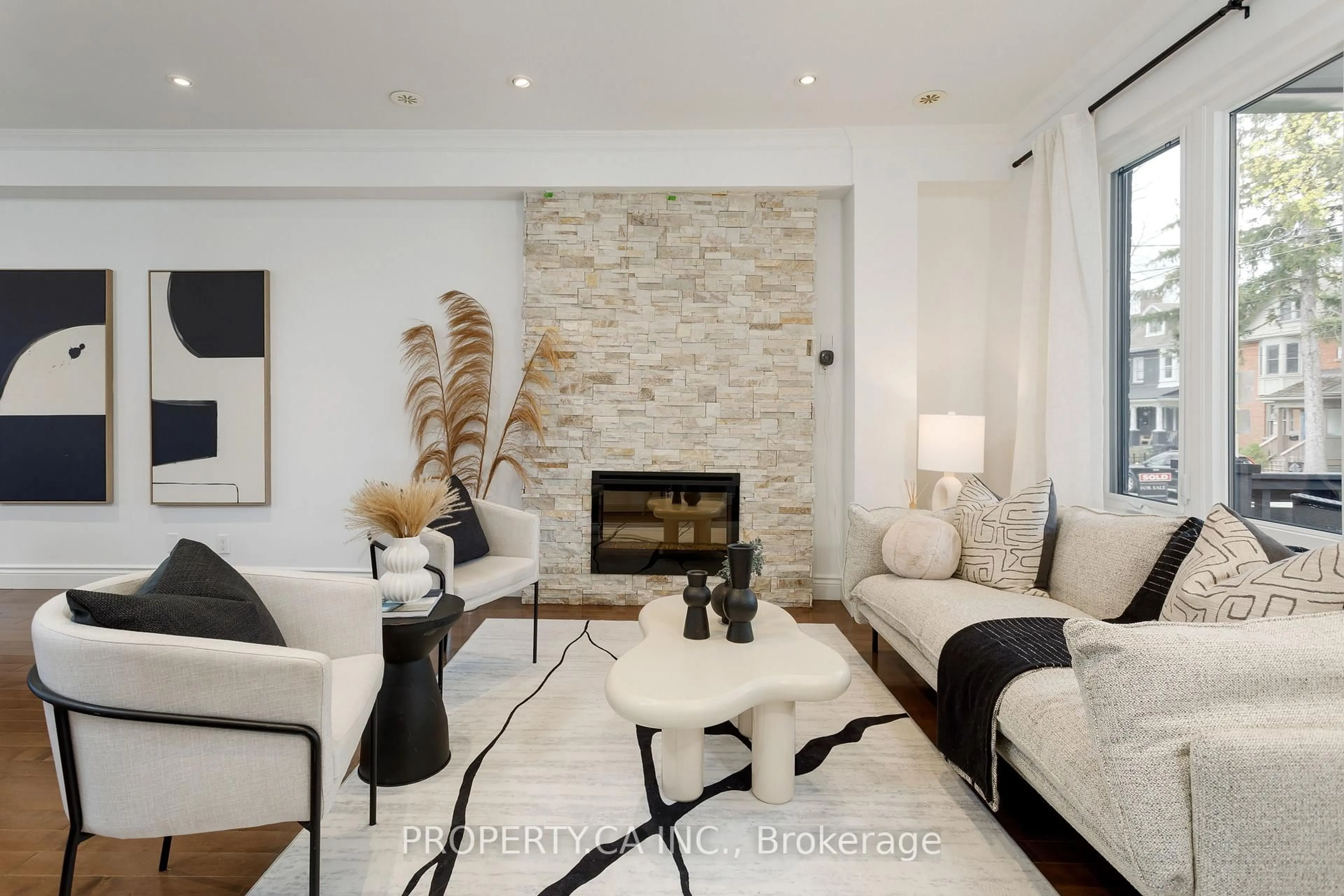 Living room with furniture, unknown for 487 Roxton Rd, Toronto Ontario M6G 3R5