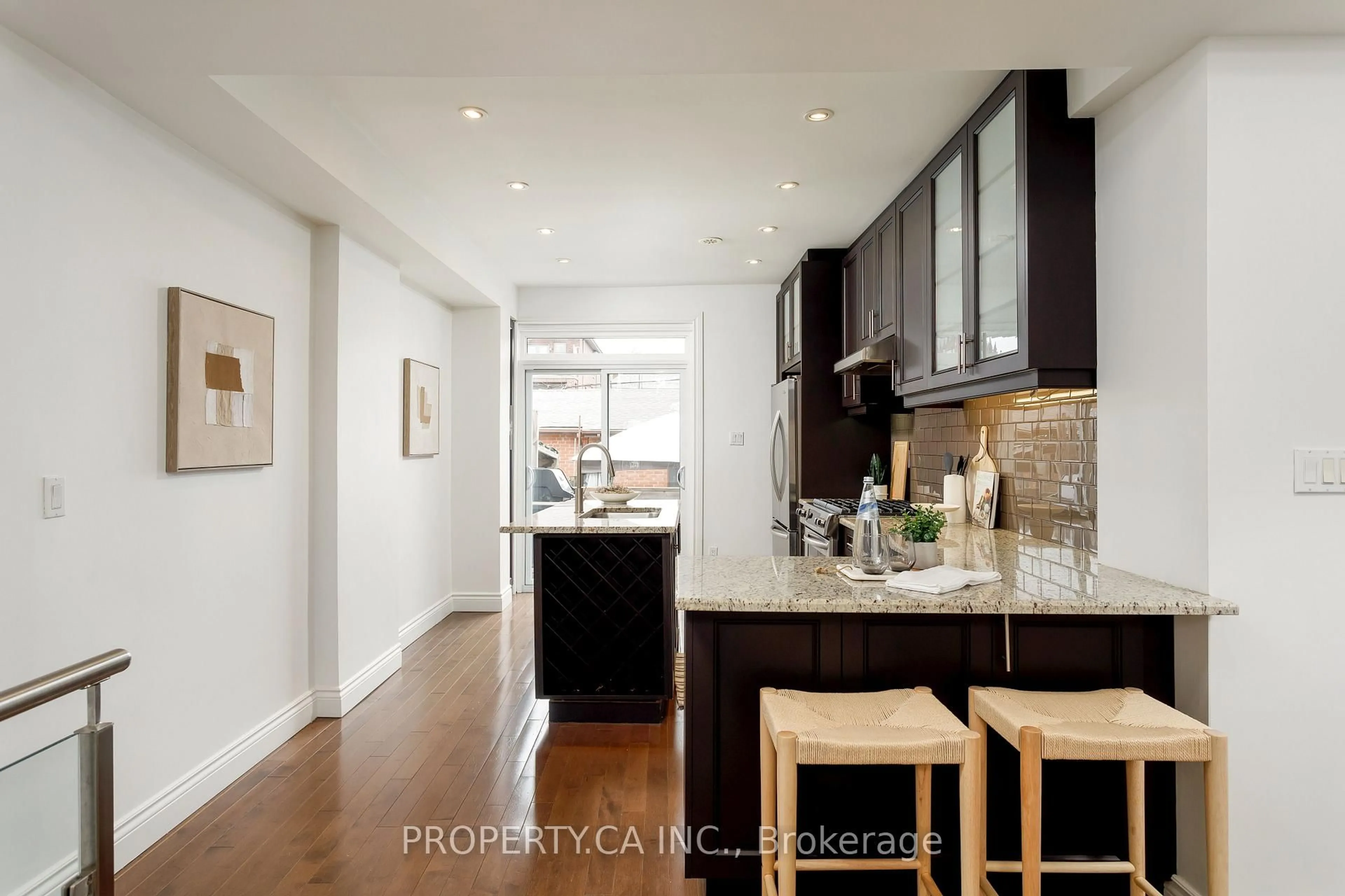 Unknown for 487 Roxton Rd, Toronto Ontario M6G 3R5
