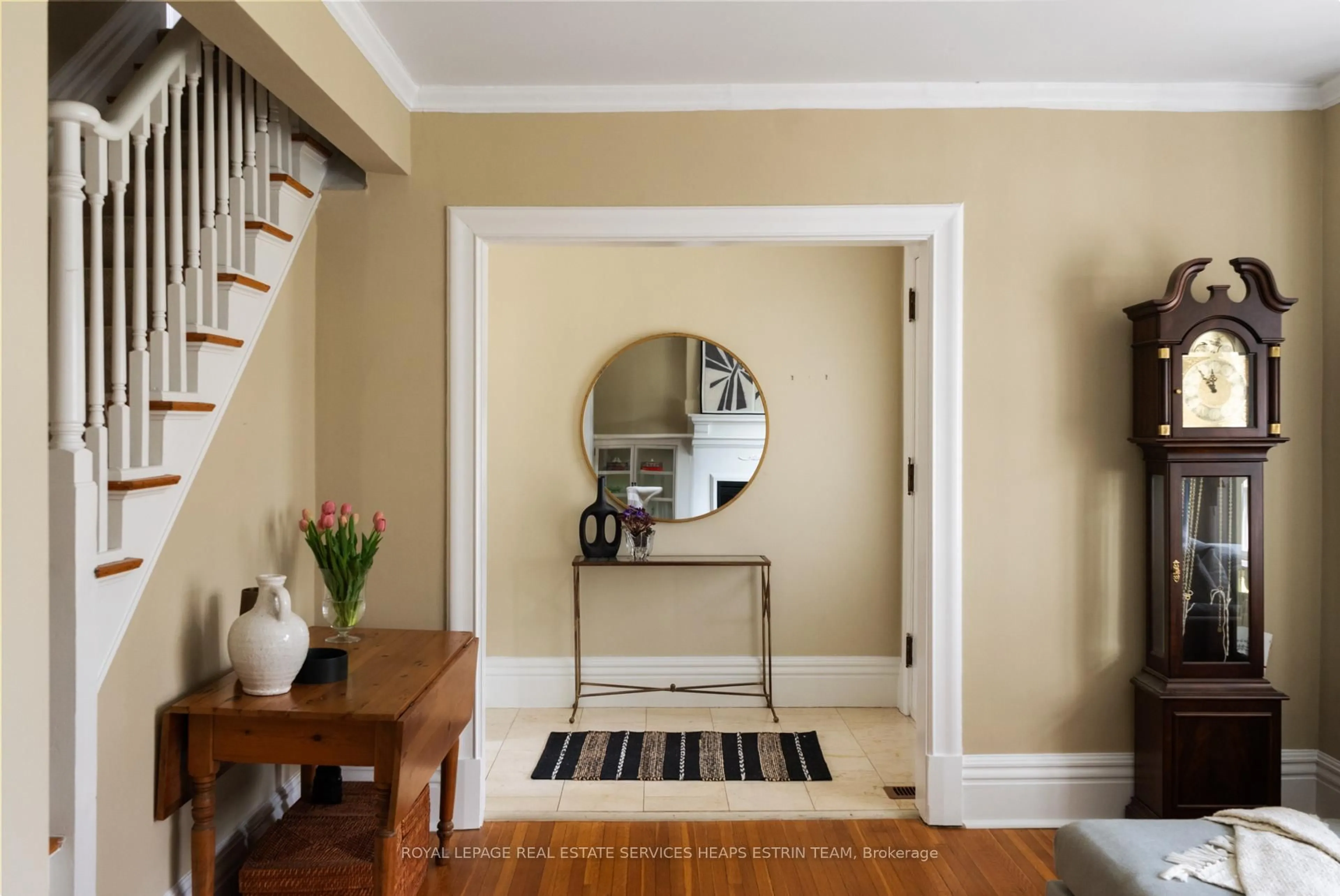 Indoor entryway for 85 Douglas Cres, Toronto Ontario M4W 2G3