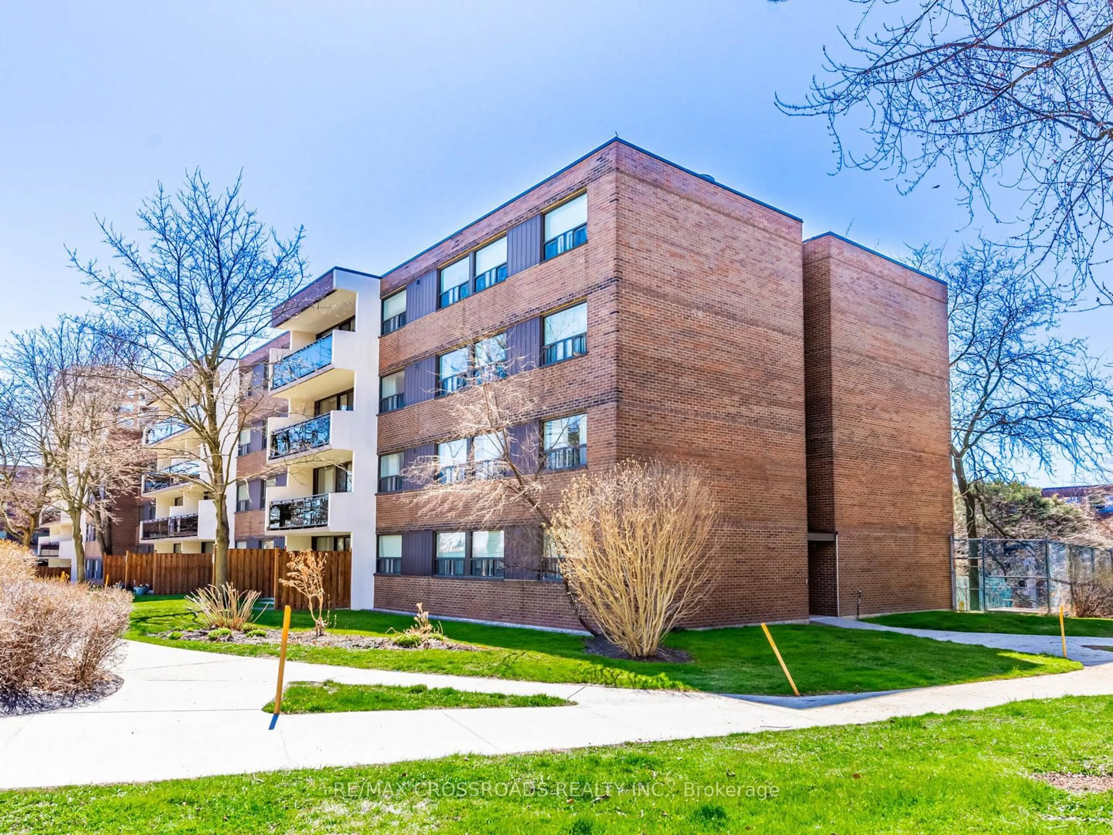 Home with brick exterior material, building for 20 Sunrise Ave #111, Toronto Ontario M4A 2R2