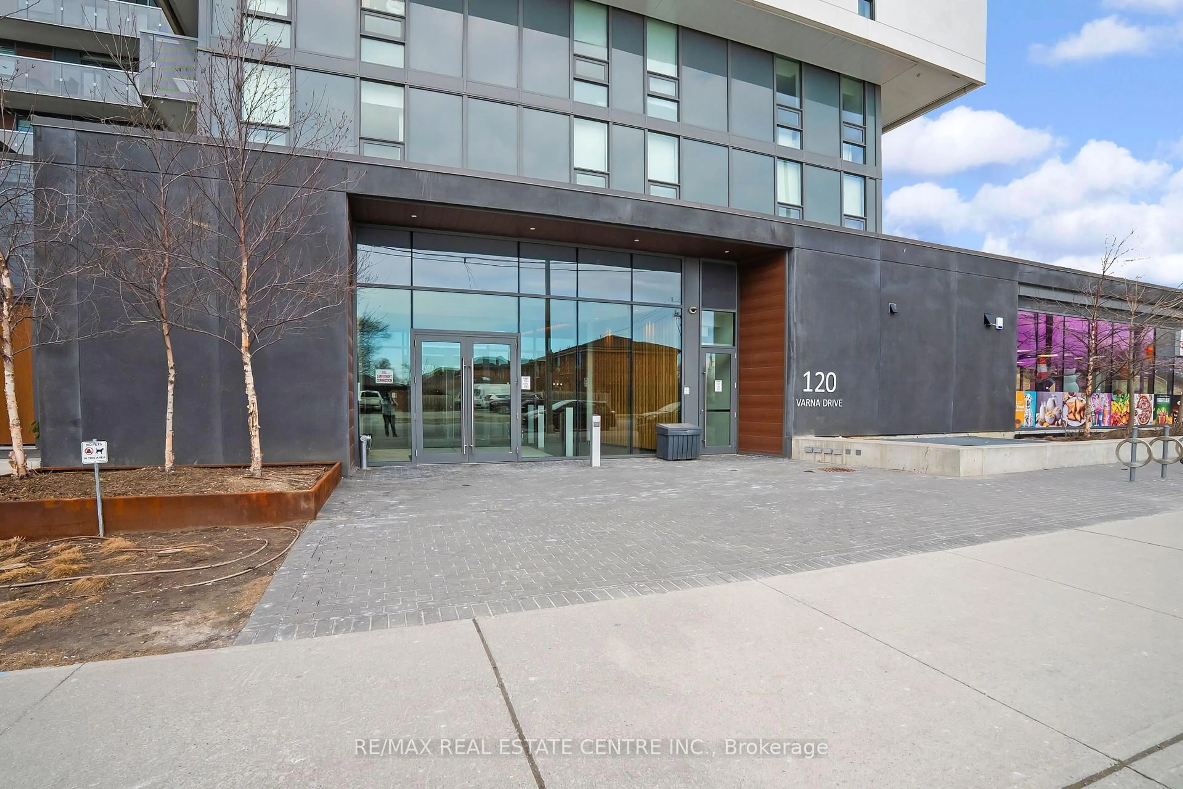 Unknown for 120 Varna Dr #1120, Toronto Ontario M6A 0B3