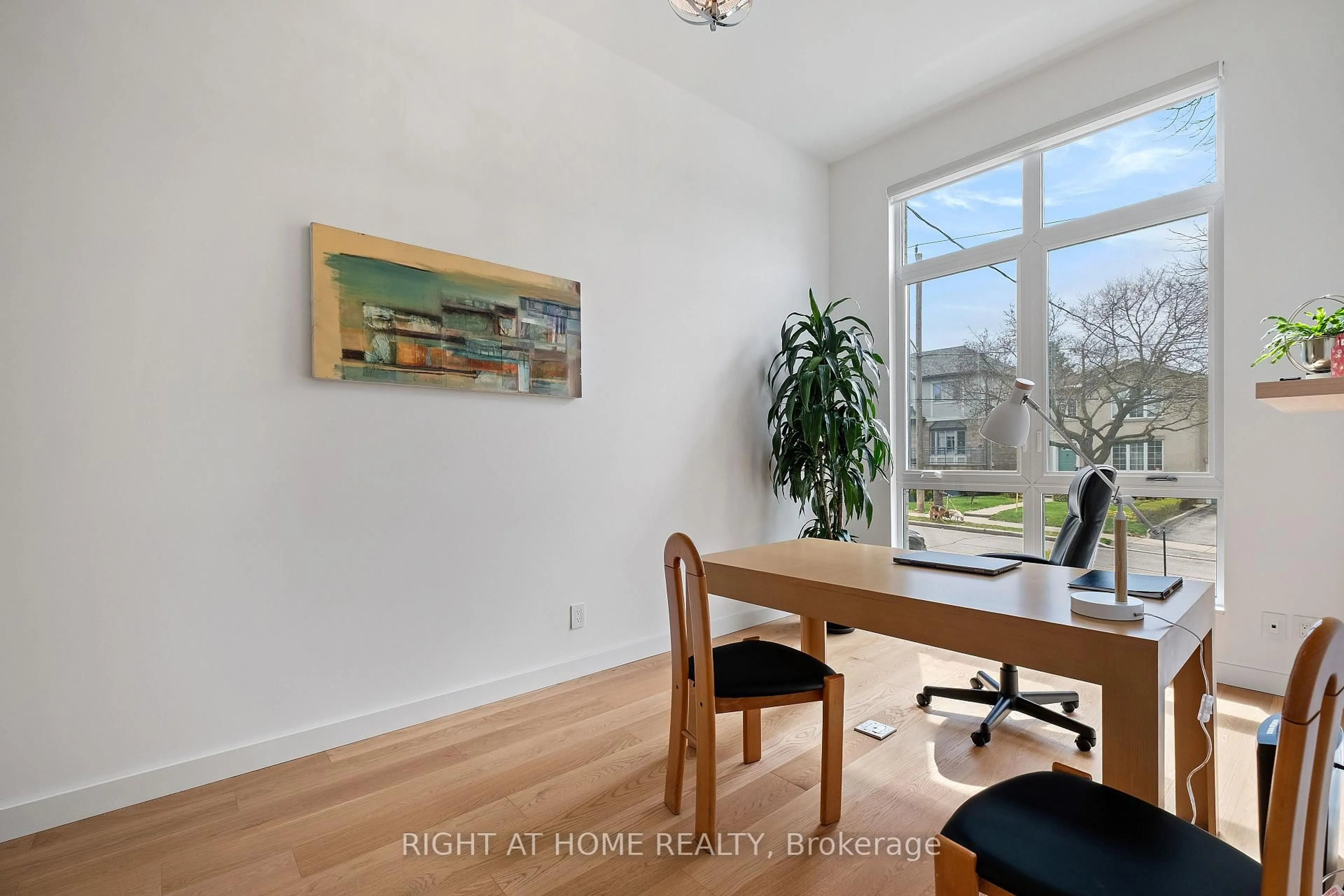 A pic of a room for 264 Joicey Blvd, Toronto Ontario M5M 2V7