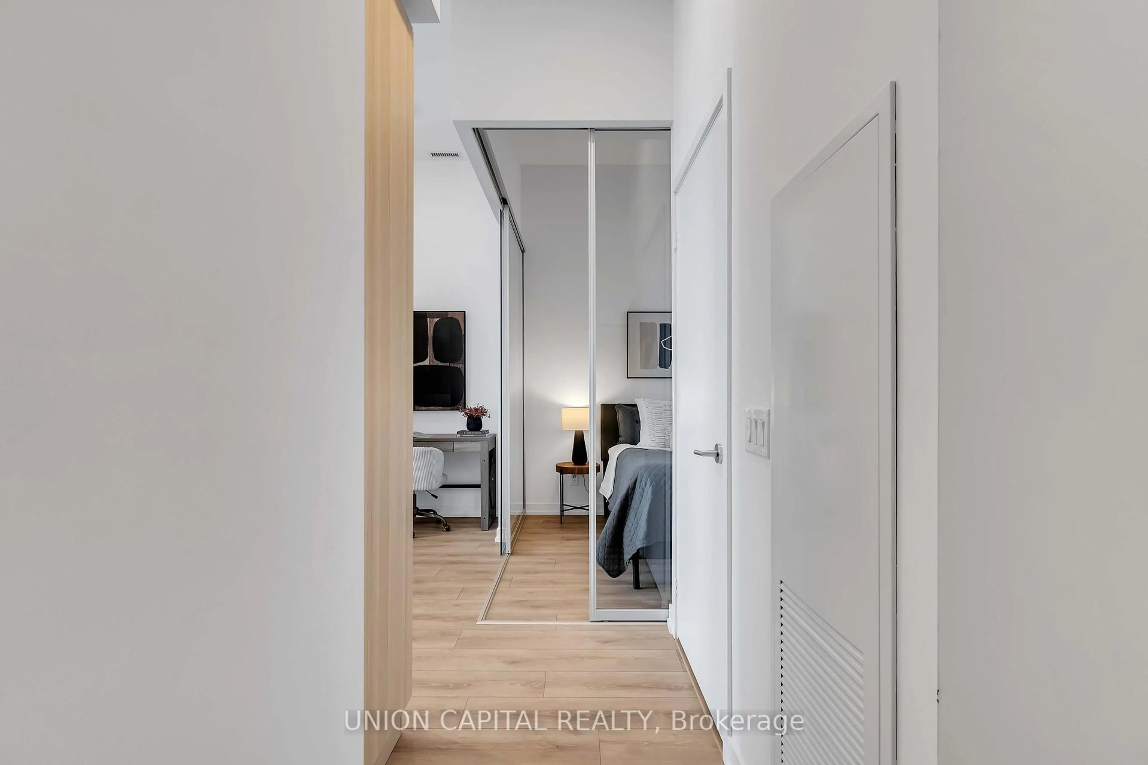 Indoor entryway for 500 Dupont St #207, Toronto Ontario M6G 0B8