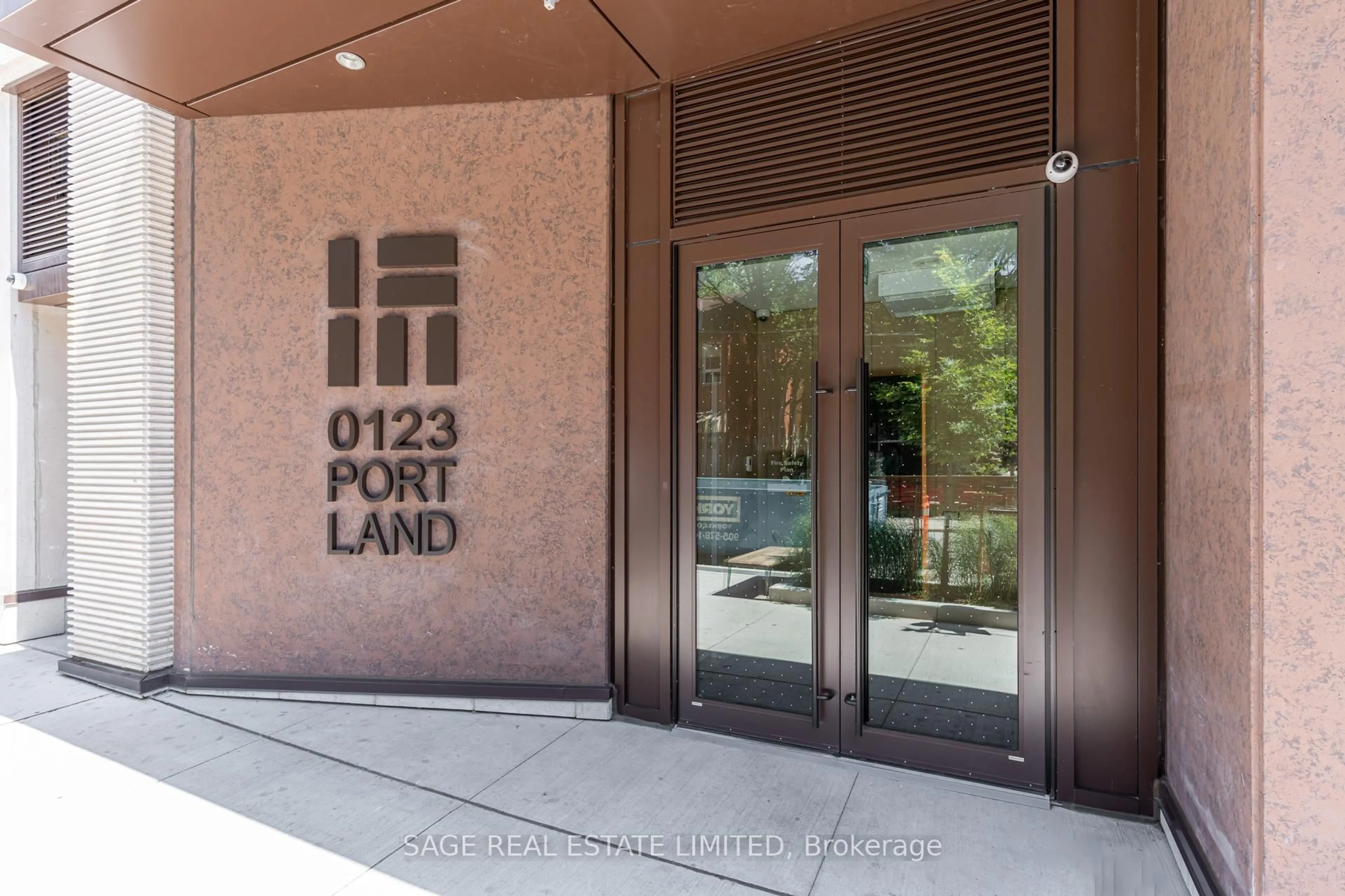 Indoor foyer for 123 Portland St #703, Toronto Ontario M5V 0V9
