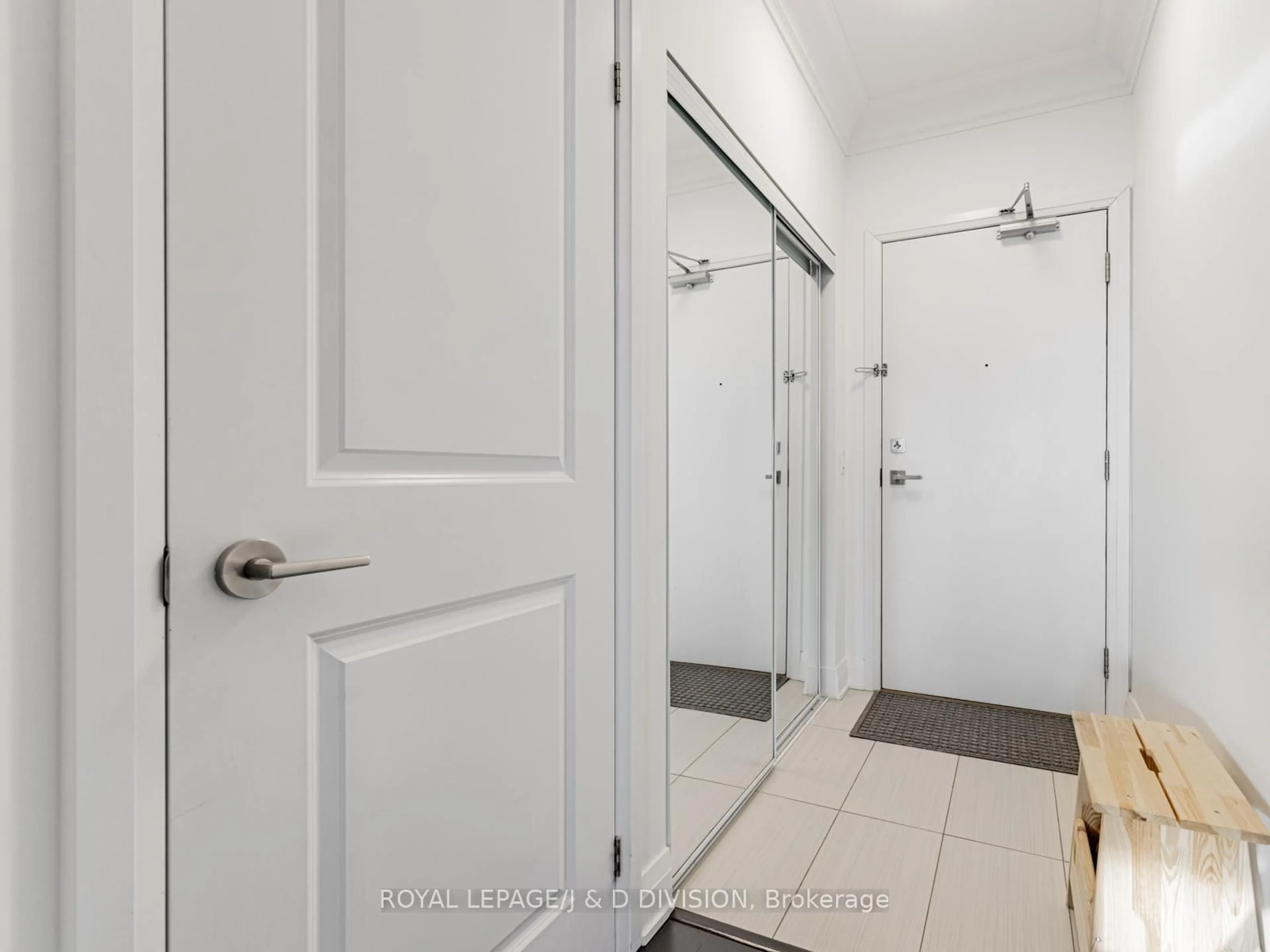 Indoor entryway for 530 St Clair Ave #1101, Toronto Ontario M6C 0A2