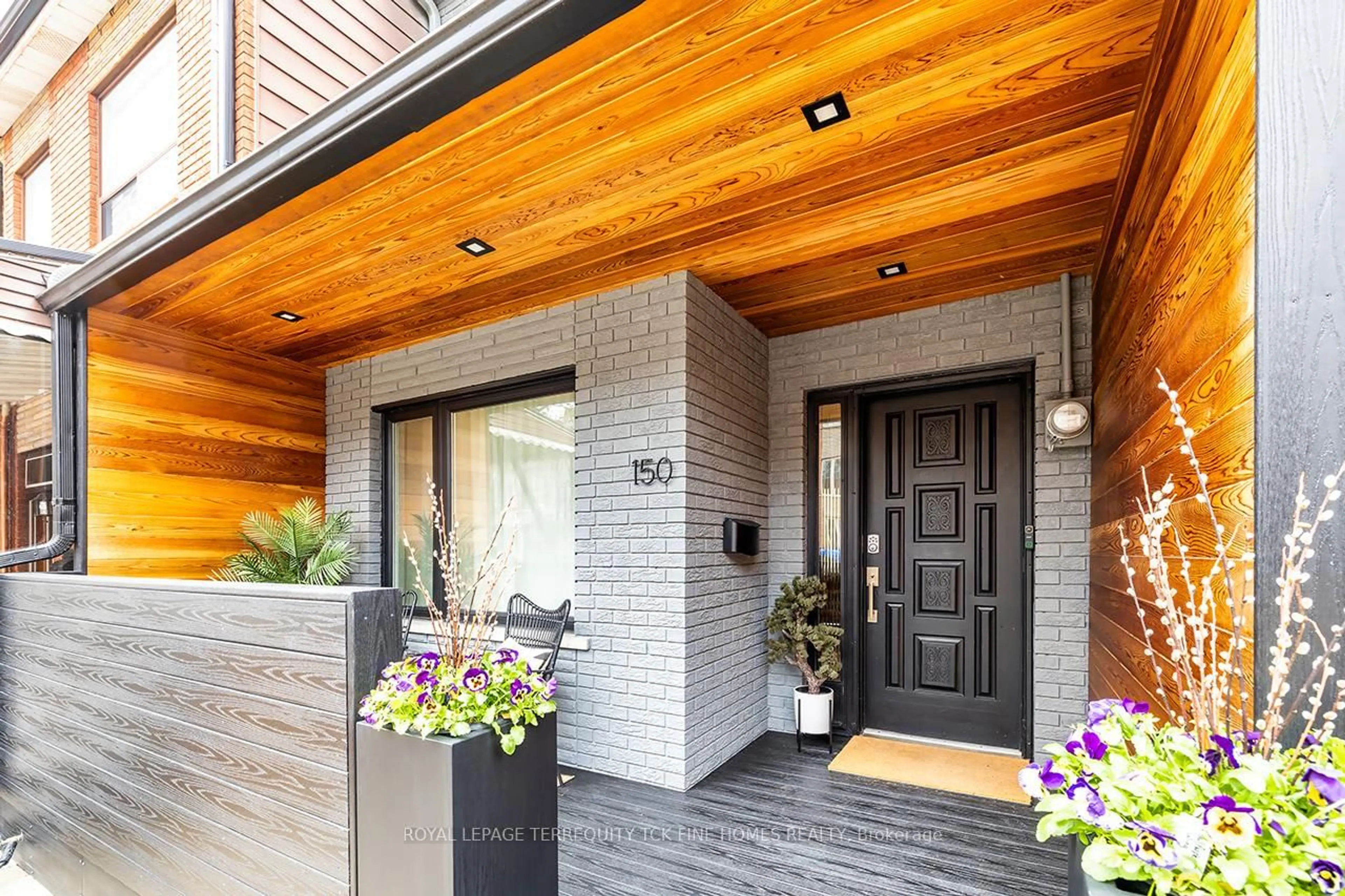Indoor entryway for 150 Lisgar St, Toronto Ontario M6J 3G3